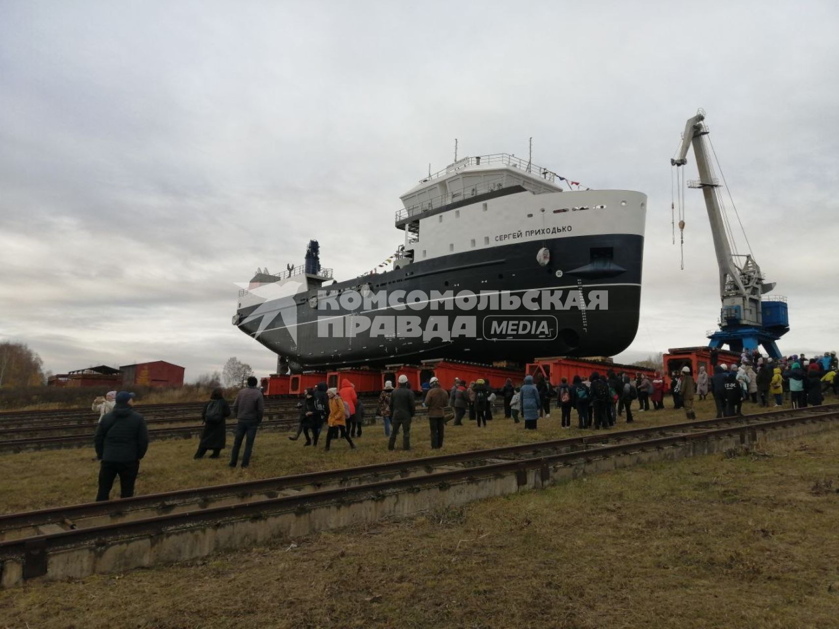 Ярославская область. Рыбинск. Торжественный спуск на воду нового краболовного судна им. С. Приходько на `Верфи братьев Нобель`.