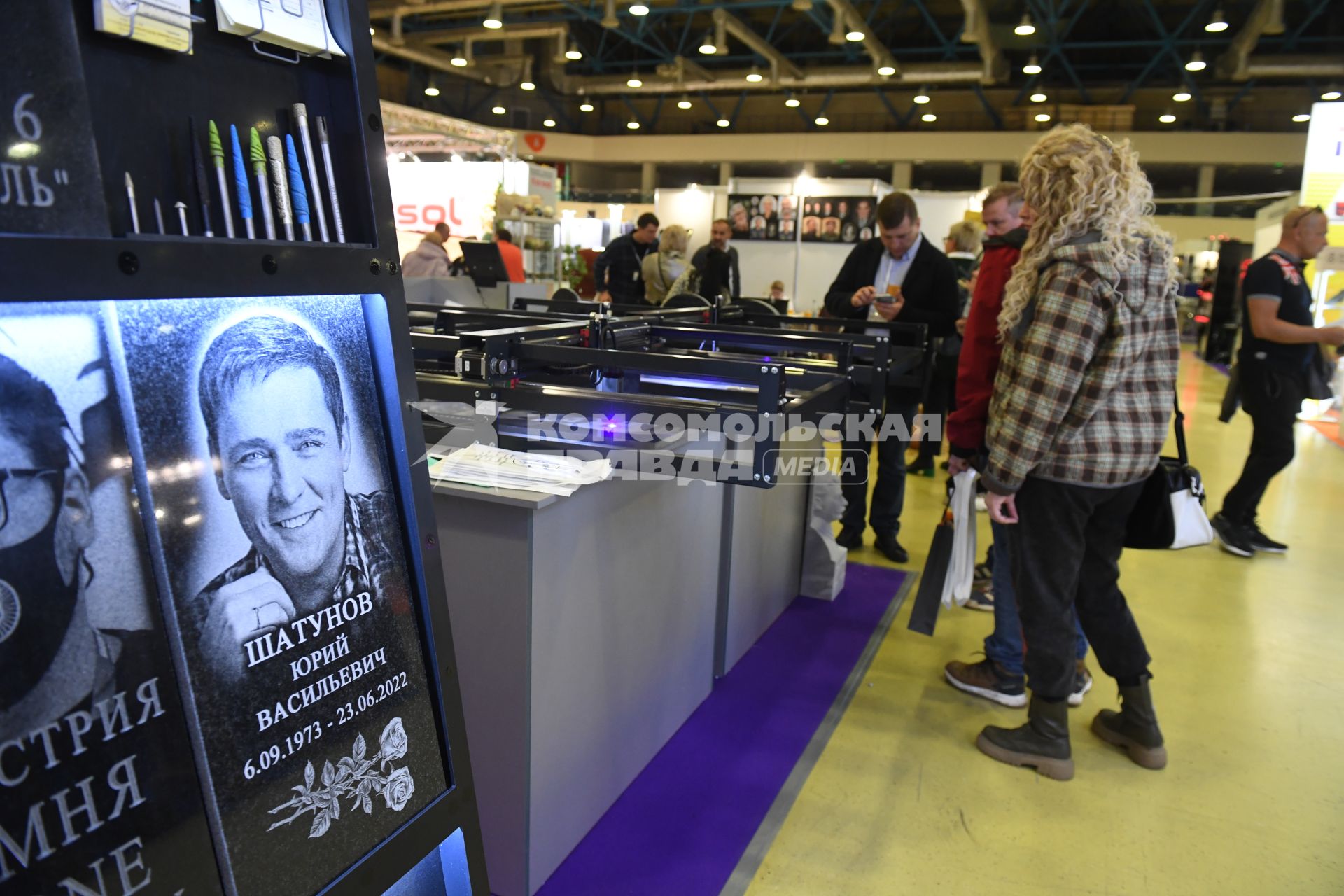 Москва. На выставке погребальных принадлежностей, похоронного сервиса, мемориального искусства `Некрополь - WorldRussia 2022` в центральном выставочном комплексе `Экспоцентр`.