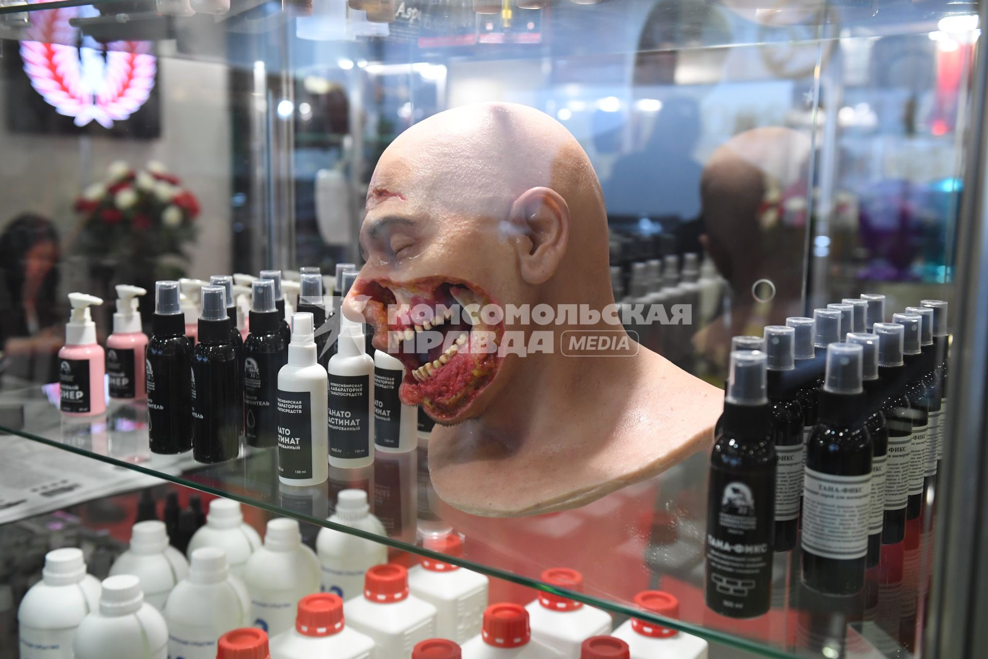 Москва. На выставке погребальных принадлежностей, похоронного сервиса, мемориального искусства `Некрополь - WorldRussia 2022` в центральном выставочном комплексе `Экспоцентр`.