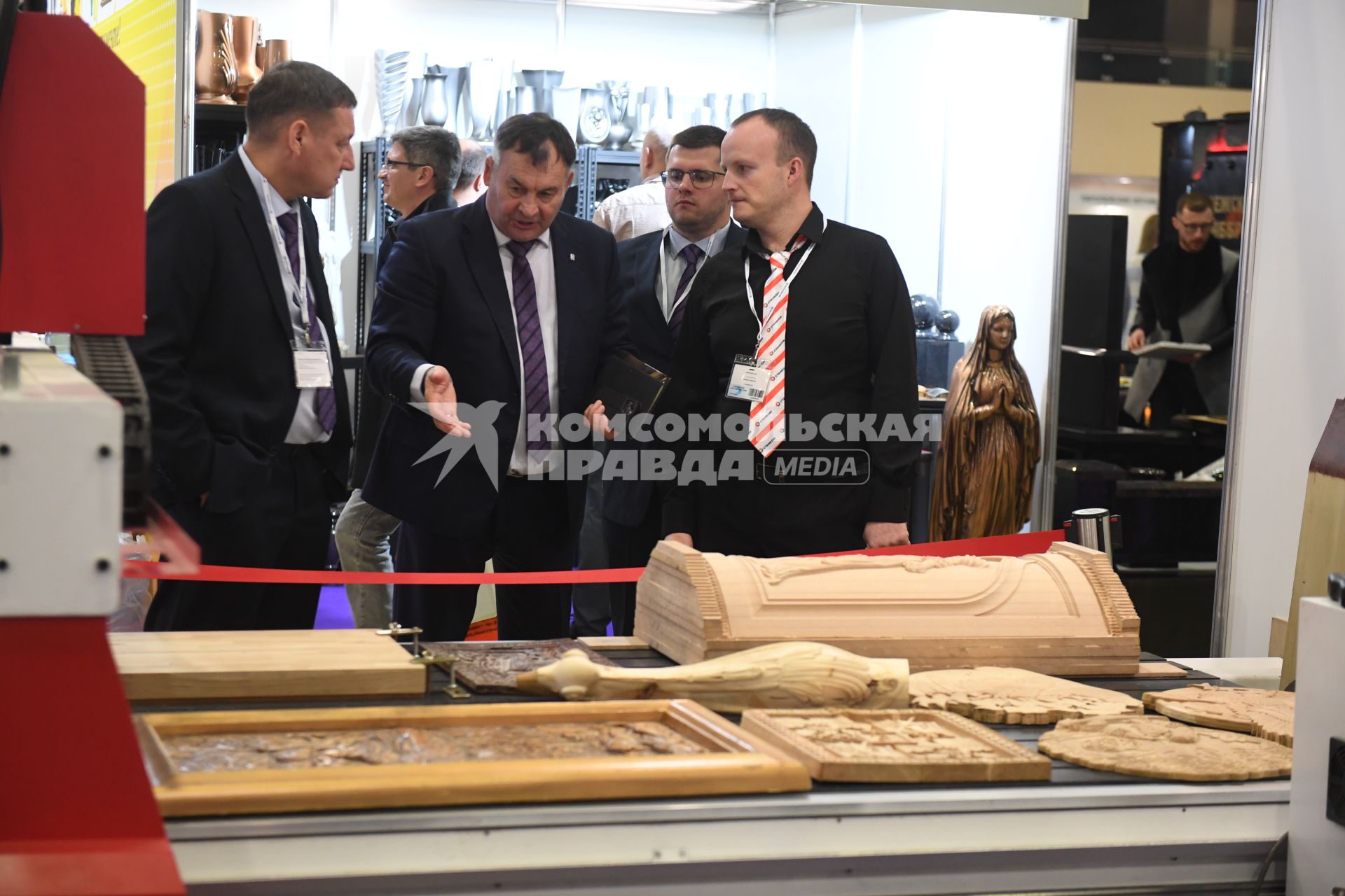 Москва. На выставке погребальных принадлежностей, похоронного сервиса, мемориального искусства `Некрополь - WorldRussia 2022` в центральном выставочном комплексе `Экспоцентр`.