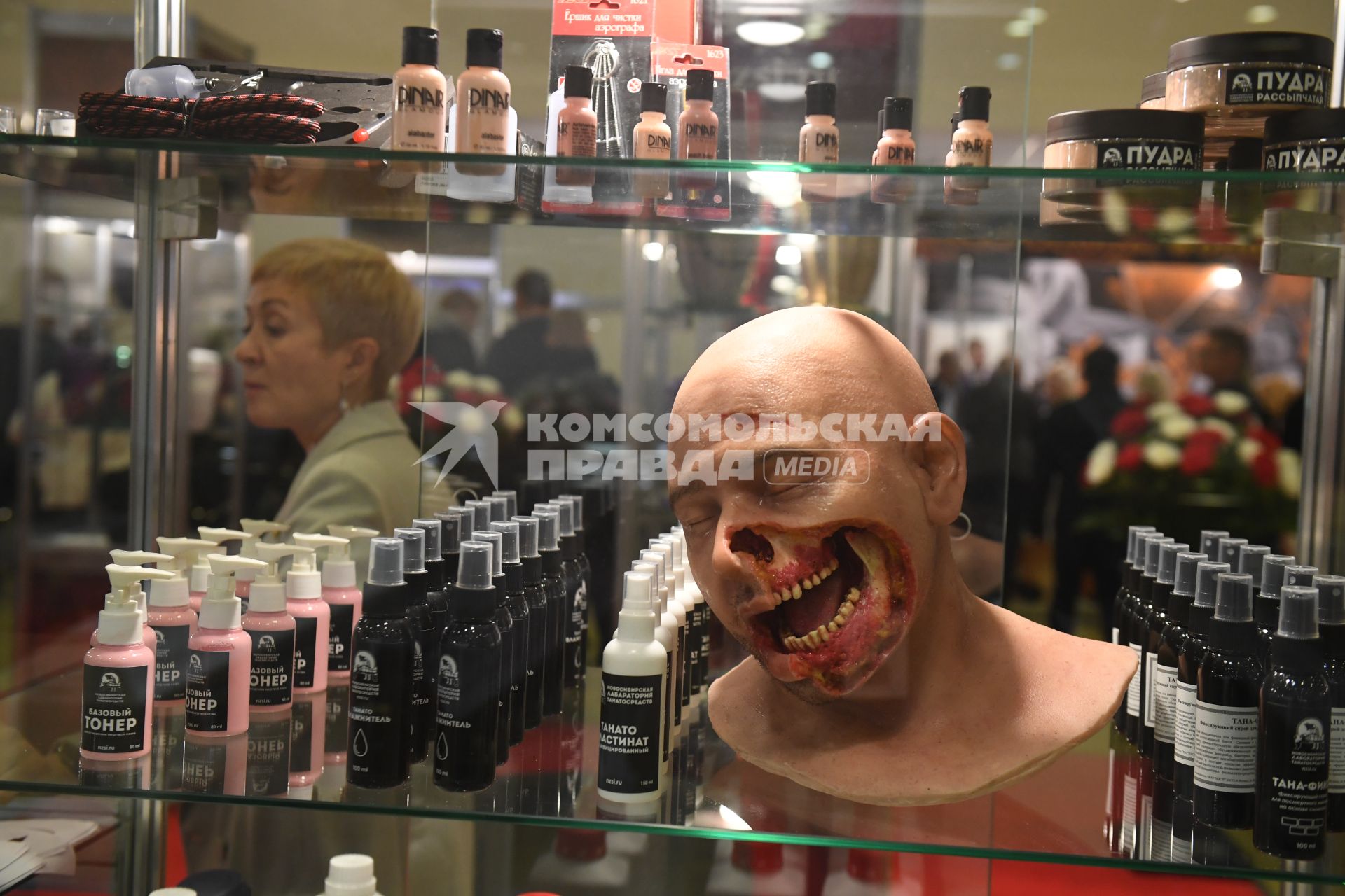 Москва. На выставке погребальных принадлежностей, похоронного сервиса, мемориального искусства `Некрополь - WorldRussia 2022` в центральном выставочном комплексе `Экспоцентр`.