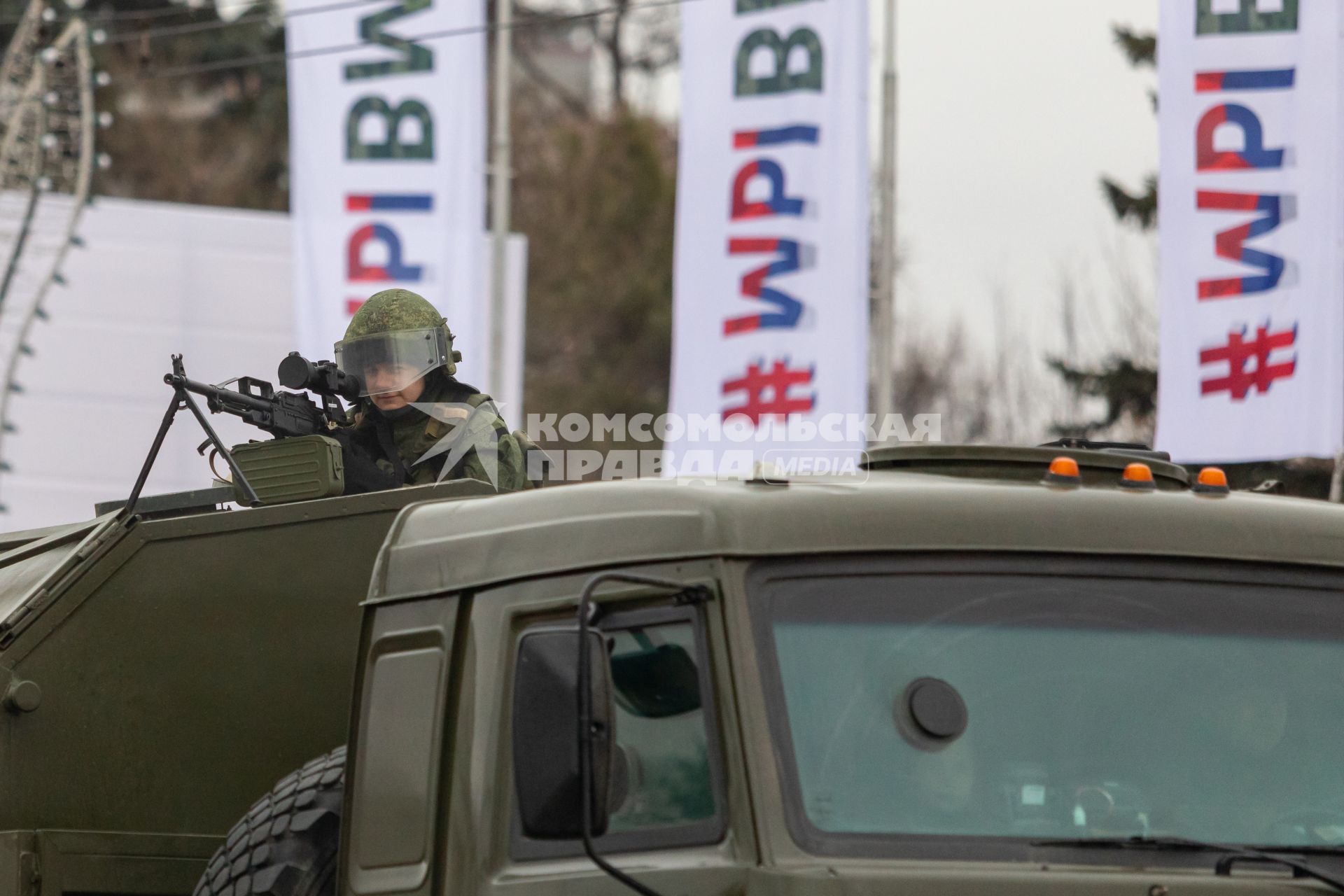 Красноярск. Празднование Дня народного единства на площади Революции.