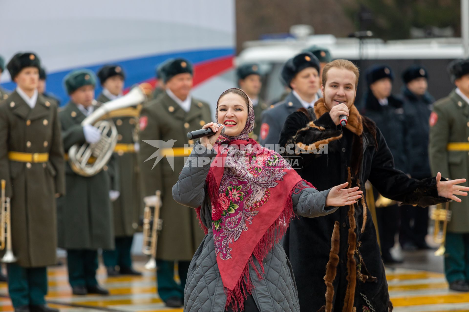 Красноярск. Празднование Дня народного единства на площади Революции.