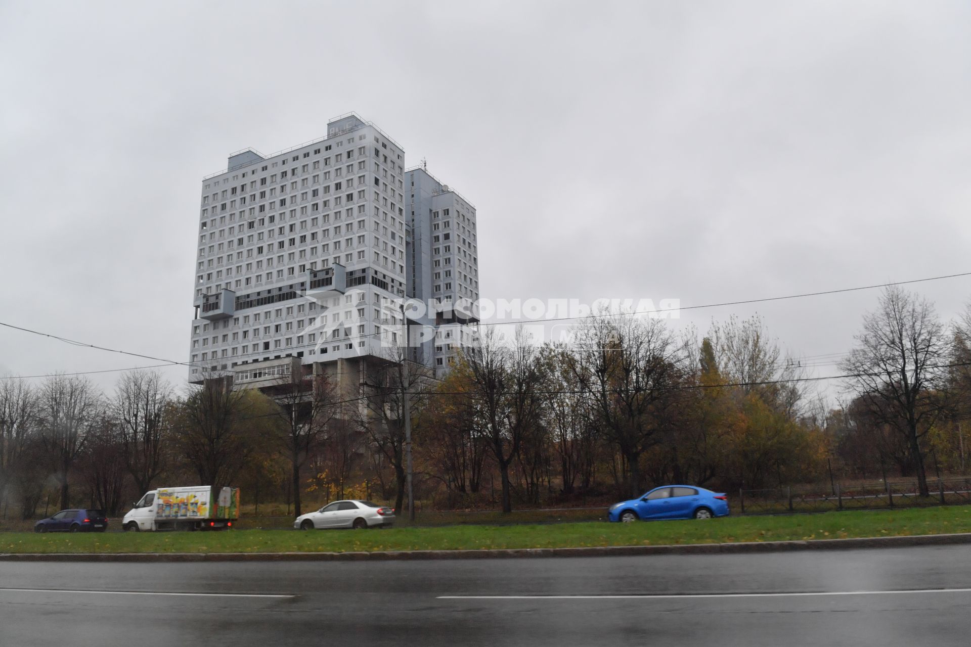 Калинингоад. Вид на недостроенное здания Дома Советов в центре города.