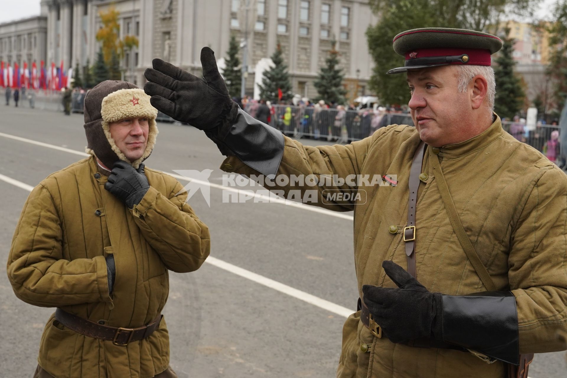 Самара. Парад Памяти `Дорога Победы`, посвященный 81-й годовщине военного парада 1941 года, на площади Куйбышева.