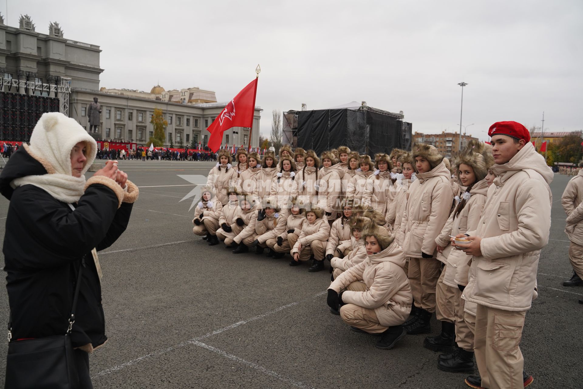 Самара. Парад Памяти `Дорога Победы`, посвященный 81-й годовщине военного парада 1941 года, на площади Куйбышева.