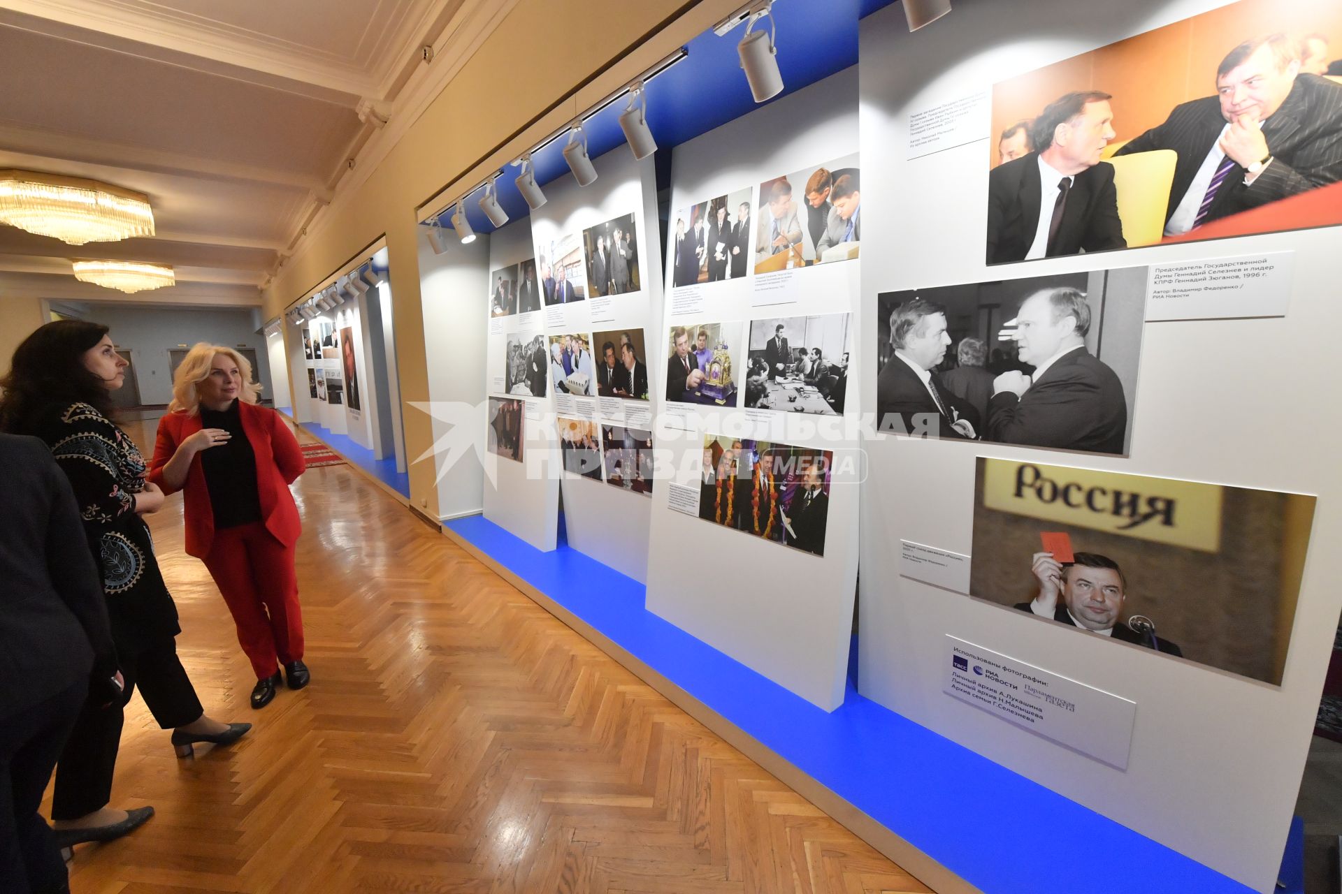 Москва. Памятная выставка фотографий к 75-летию бывшего спикера российского парламента II и III созывов Геннадия Селезнева в Государственной Думе РФ.