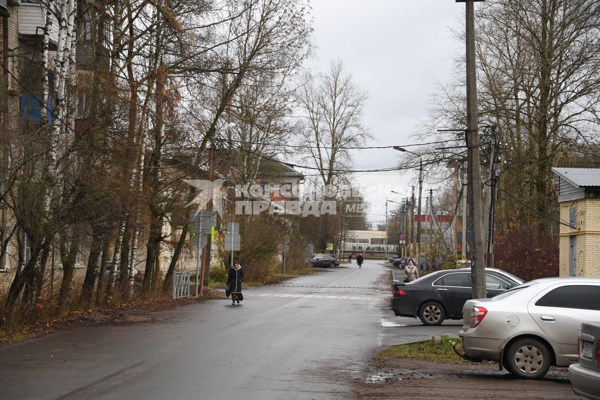 Новгородская  область. Чудово.  Корреспонденты  `Комсомольской правды` Владимир Ворсобин и Иван Макеев путешествуют автостопом по России. На улицах города.