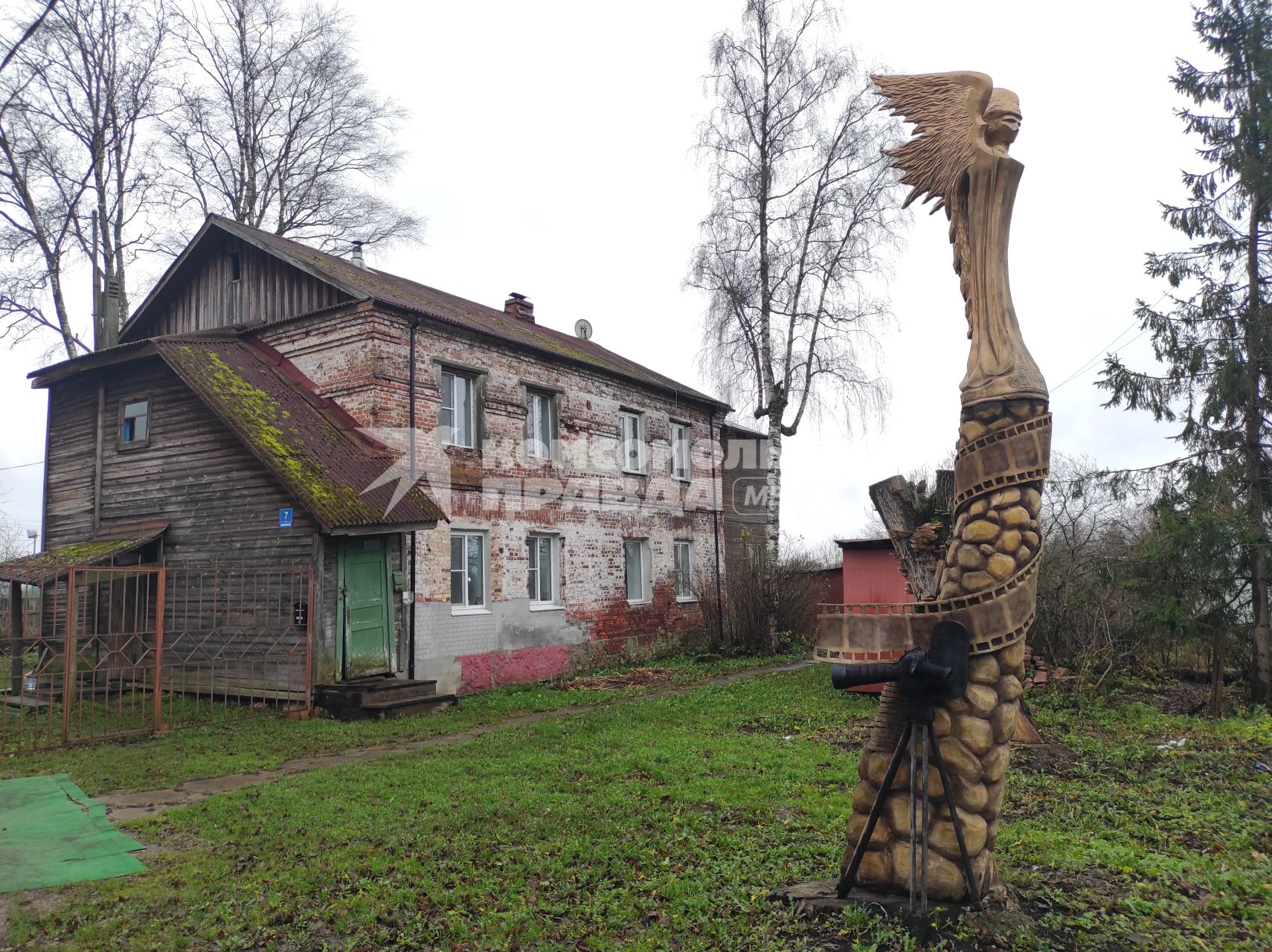 Новгородская  область. Чудово.  Корреспонденты  `Комсомольской правды` Владимир Ворсобин и Иван Макеев путешествуют автостопом по России. Виды города.