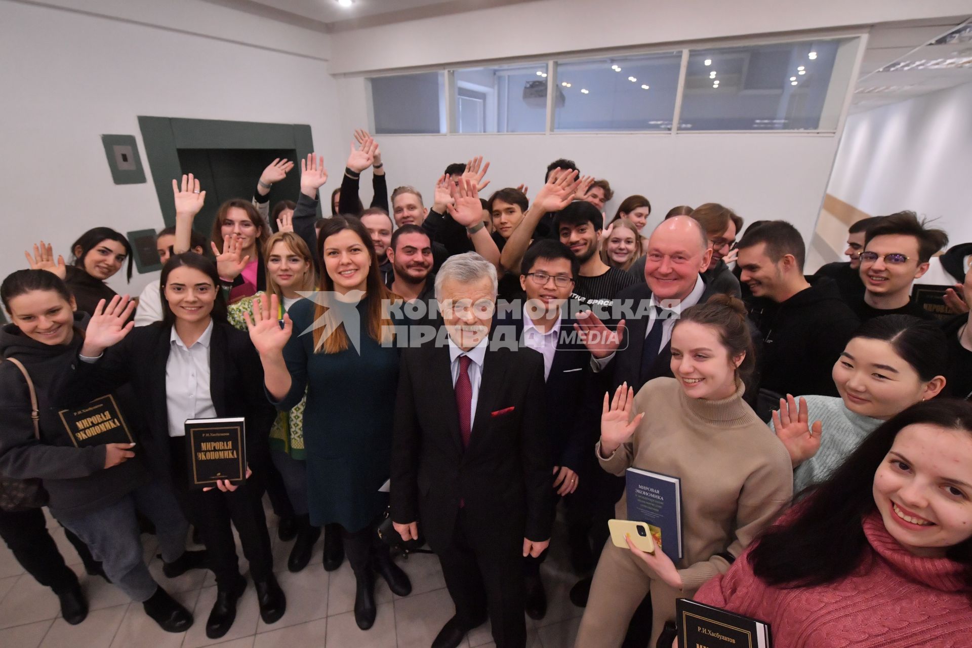 Москва. Заведующий кафедрой Мировой экономики Руслан Хазбулатов.