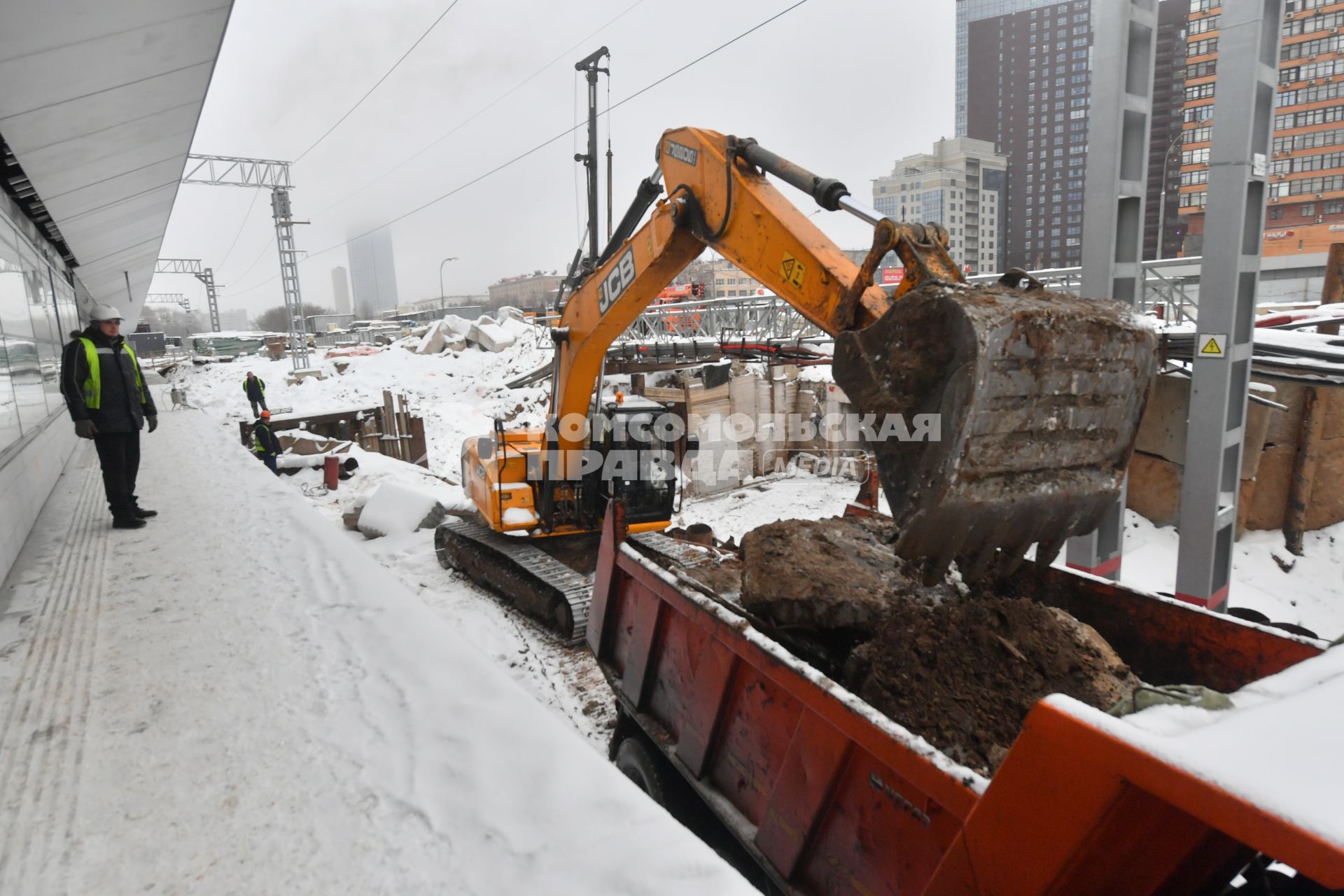 Москва. Работы по строительству станции Тимирязевская первого Московского центрального диаметра (МЦД-1).