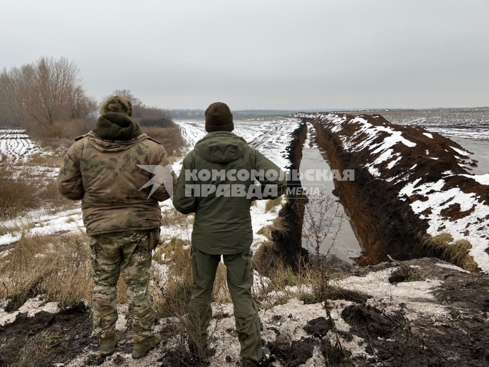 Луганская область. Сватовское направление. Траншея в лагере одного из артиллерийских подразделений Западного военного округа.