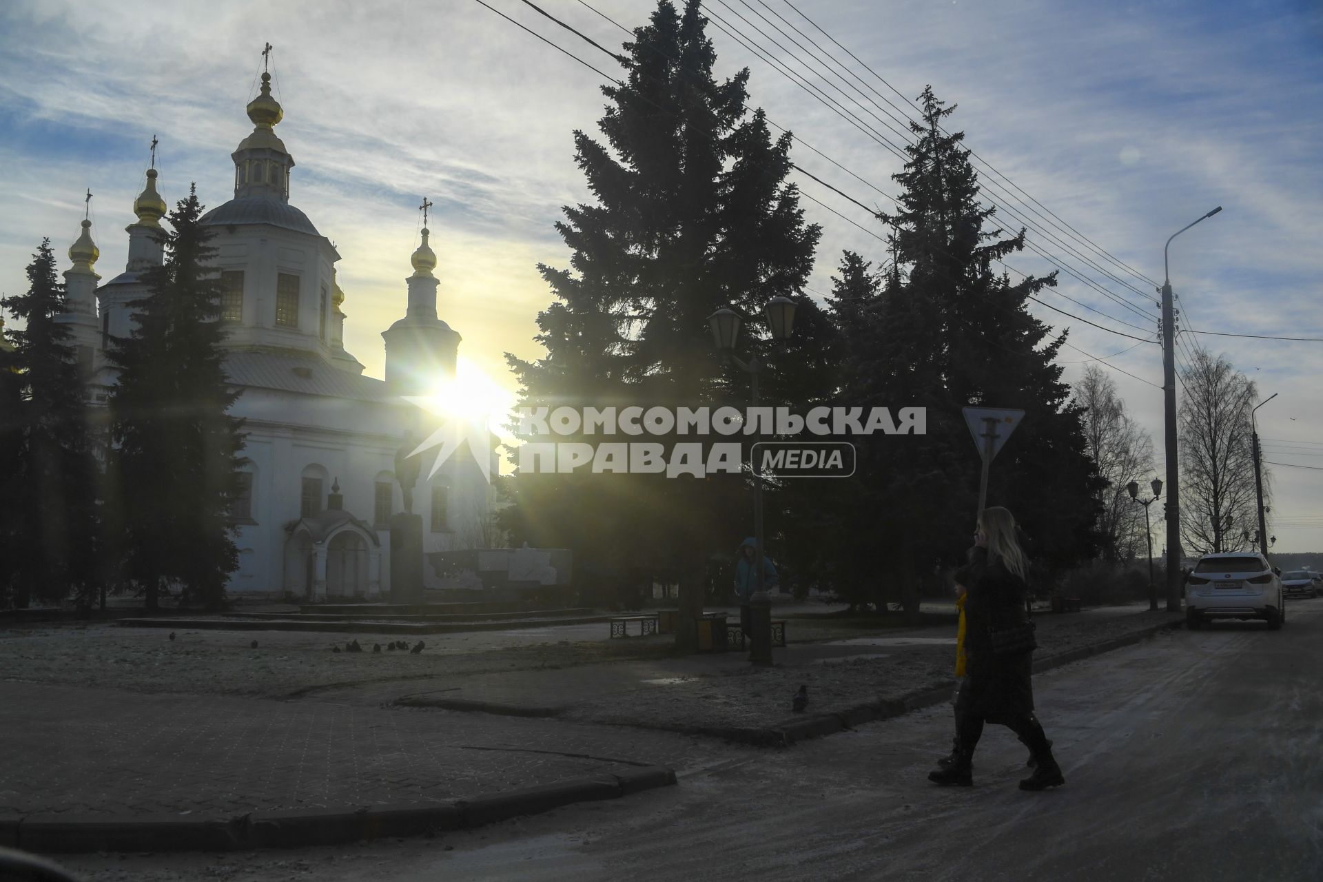 Вологодская область. Великий Устюг. Корреспонденты `Комсомольской правды` Владимир Ворсобин и Иван Макеев путешествуют автостопом по России. Вид города.