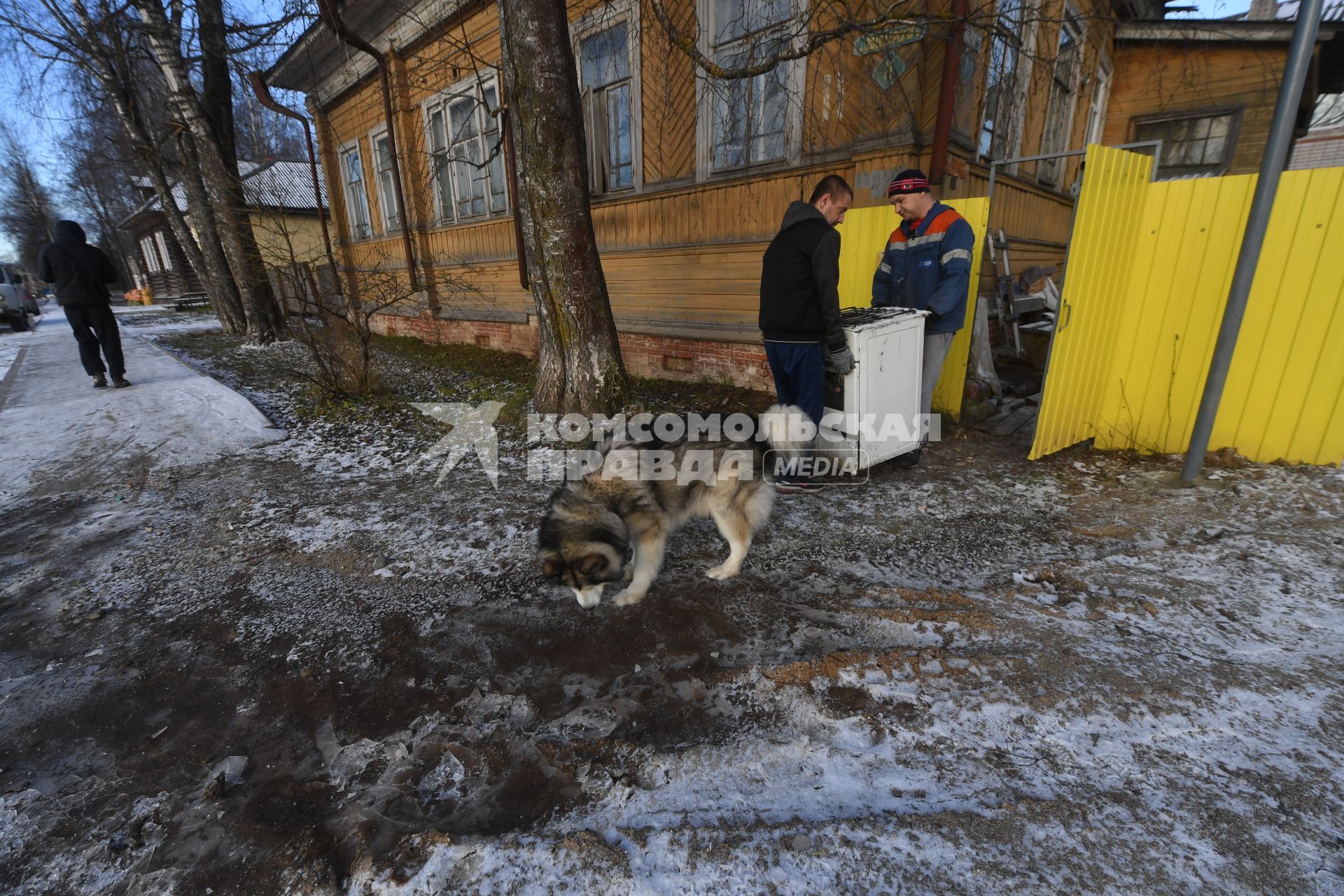 Вологодская область. Тотьма. Корреспонденты `Комсомольской правды` Владимир Ворсобин и Иван Макеев путешествуют автостопом по России. Виды города.