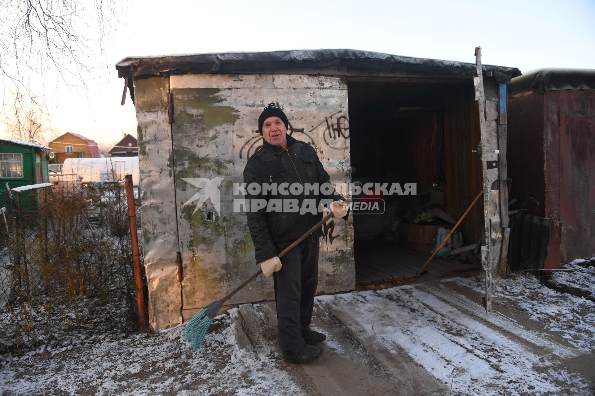 Архангельская область. Корреспонденты `Комсомольской правды` Владимир Ворсобин и Иван Макеев путешествуют автостопом по России.  Местный житель.