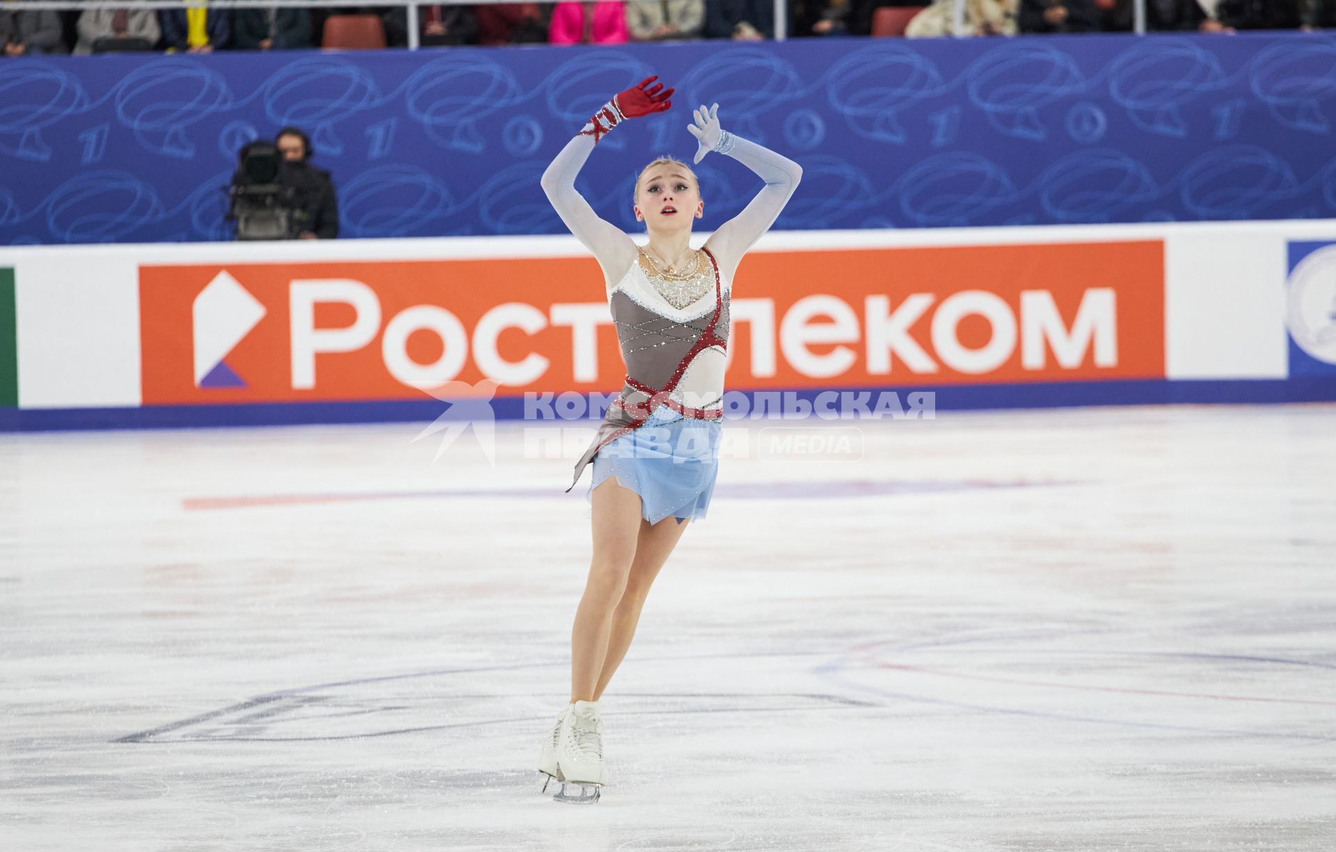 Пермь. Софья Муравьева с произвольной программой женского одиночного катания на VI этапе Гран-при России по фигурному катанию.