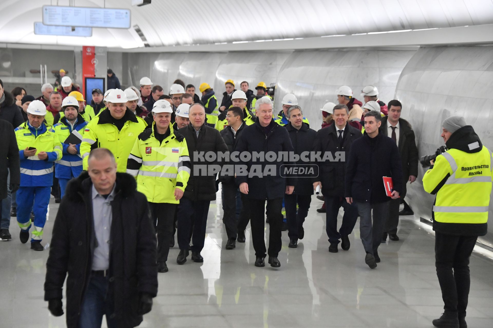 Москва.   Мэр Москвы Сергей Собянин  во время технического запуска на станции `Марьина Роща`Большой кольцевой линии (БКЛ) Московского метрополитена.