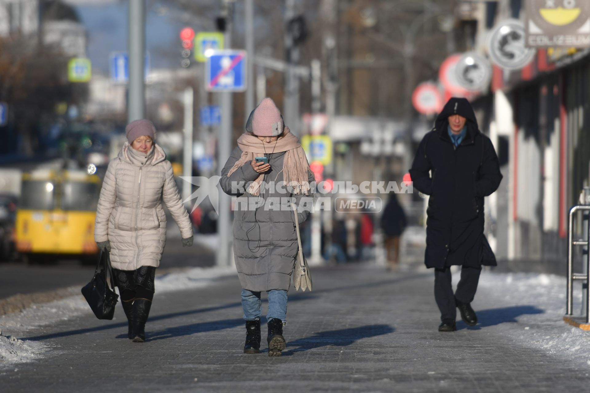 Екатеринбург. Горожане на одной из улиц города