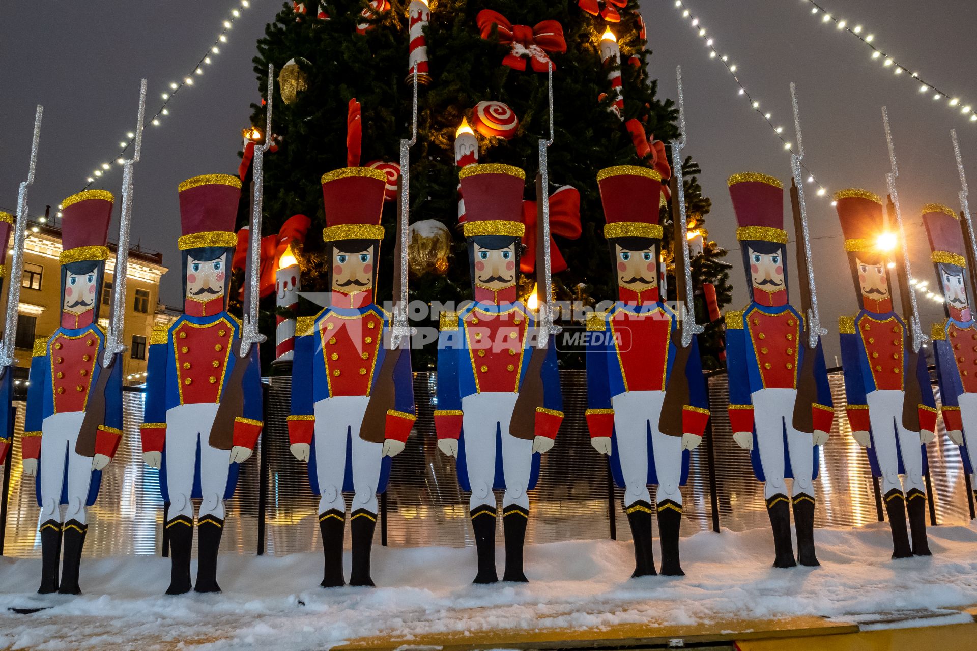 Санкт-Петербург. Рождественская  ярмарка на Манежной площади.