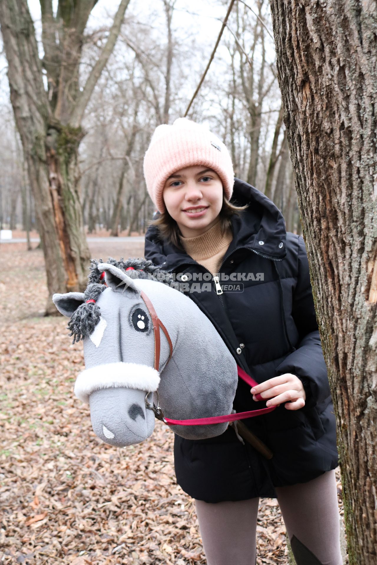 Ростов. 14-летняя Маша Дедикова увлекается необычным видом спорта – хоббихорсингом.