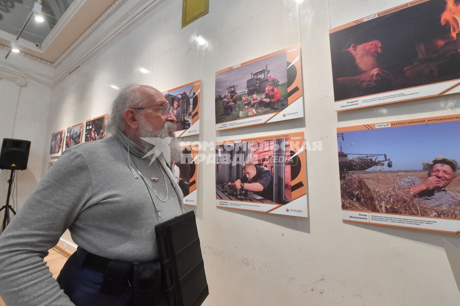 Москва. Писатель, телеведущий Анатолий Вассерман на открытии фотовыставки и подведении итогов юбилейного Всероссийского фотоконкурса `Лица труда` в Музее современной истории.