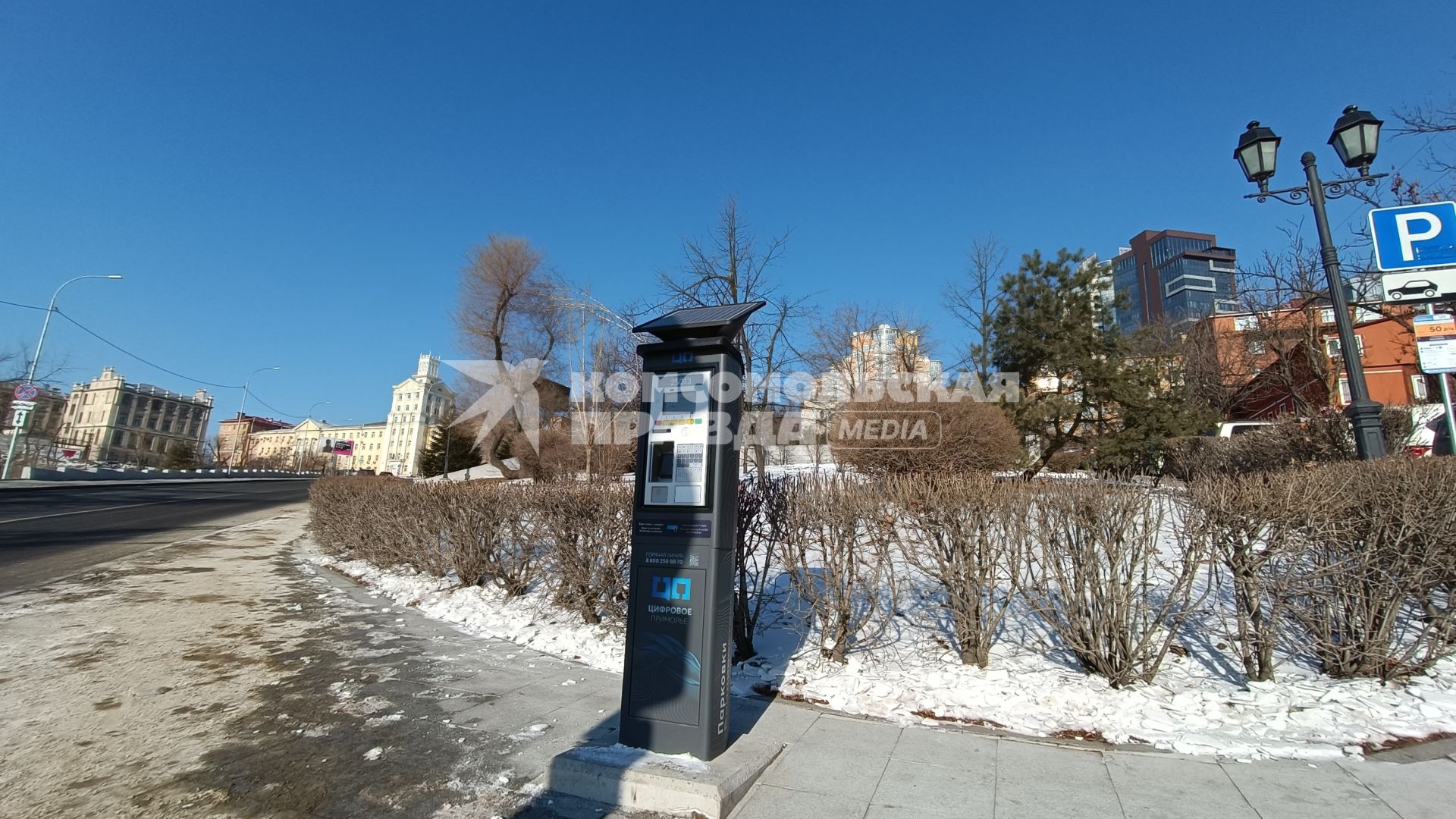 Владивосток. Паркоматы (терминалы) для оплаты платных парковок во  на улице Лазо.