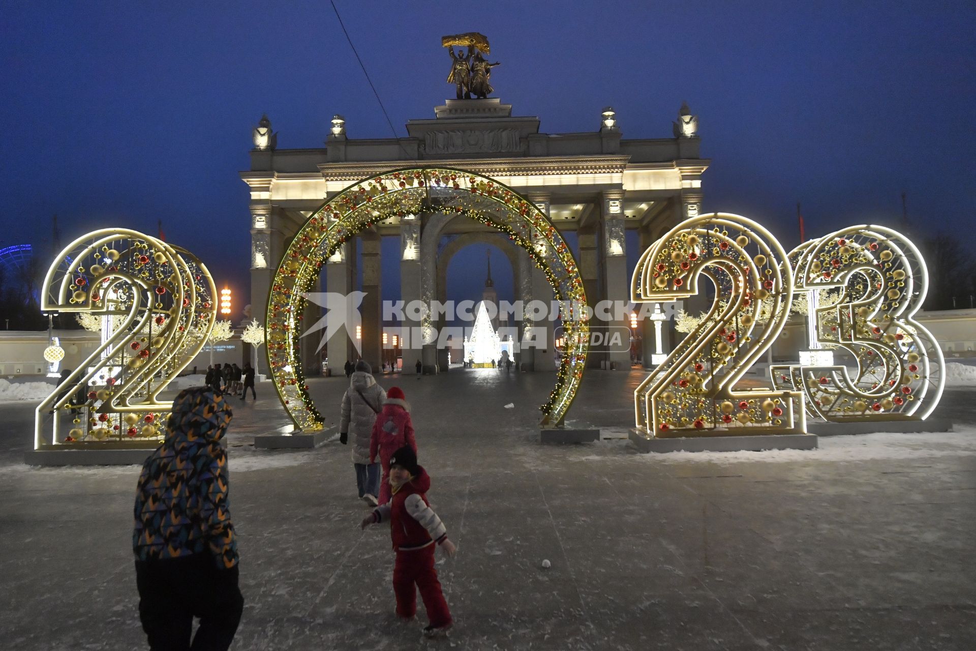 Москва. Новогодняя Новогодняя инсталляция 2023   на территории ВДНХ.