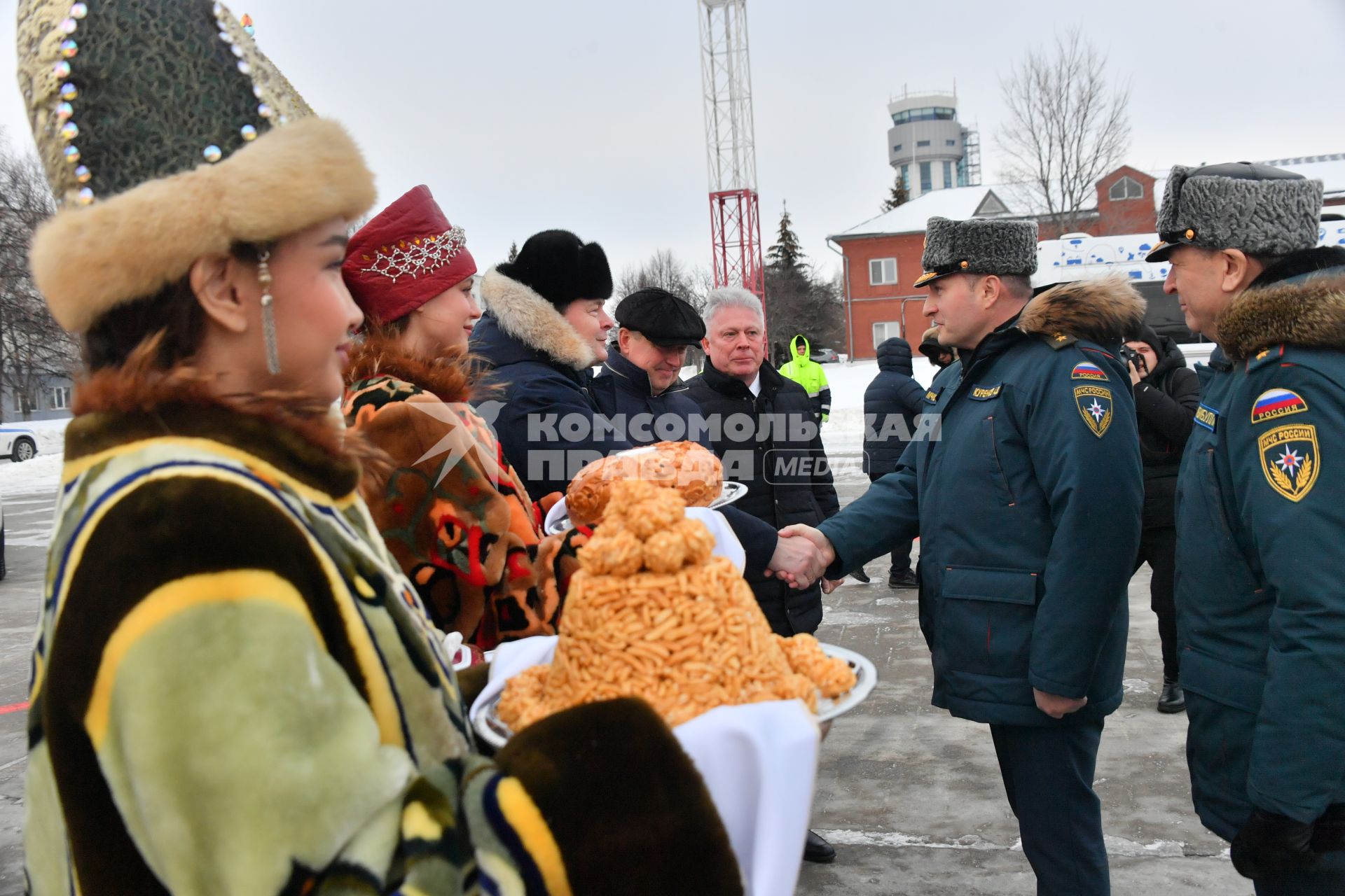 Казань. Втреча главы МЧС России Александр Куренков (второй справа).