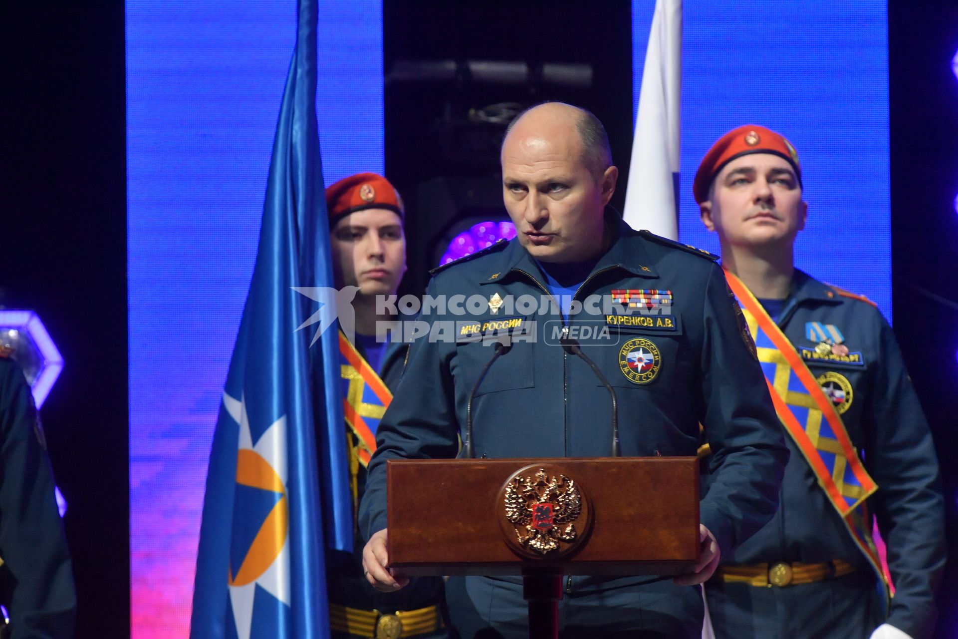 Казань. Глава МЧС России Александр Куренков во время награждения победителей XIV Всероссийского фестиваля `Созвездие мужества`.