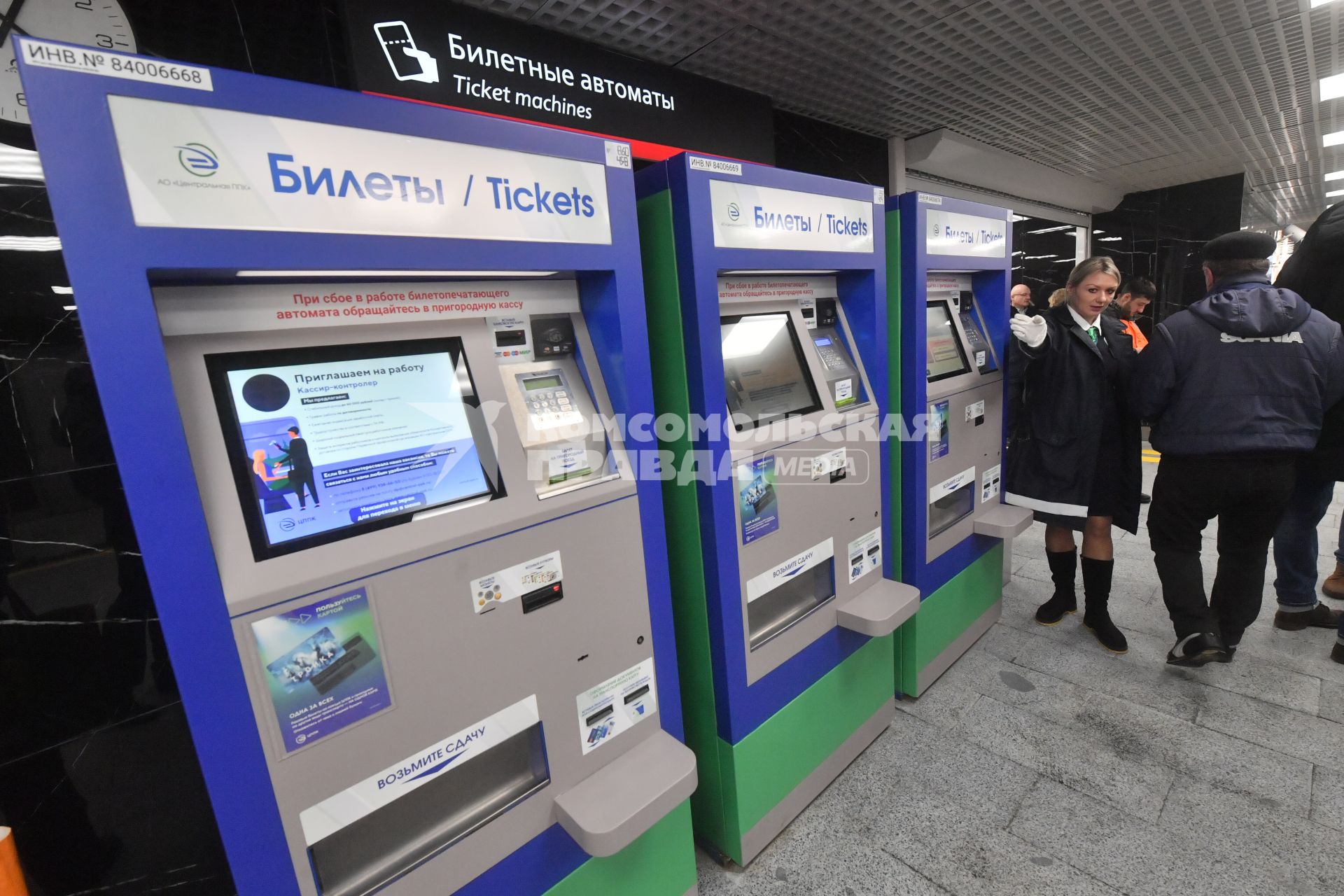 Москва. Пригородный вокзал `Переделкино` открылся после реконструкции.