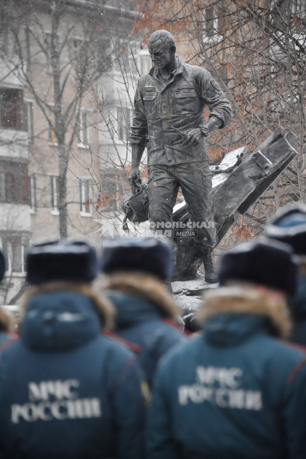 Москва. На  открытии памятника бывшему министру МЧС Евгению Зиничеву, погибшему 8 сентября 2021 года при исполнении служебных обязанностей