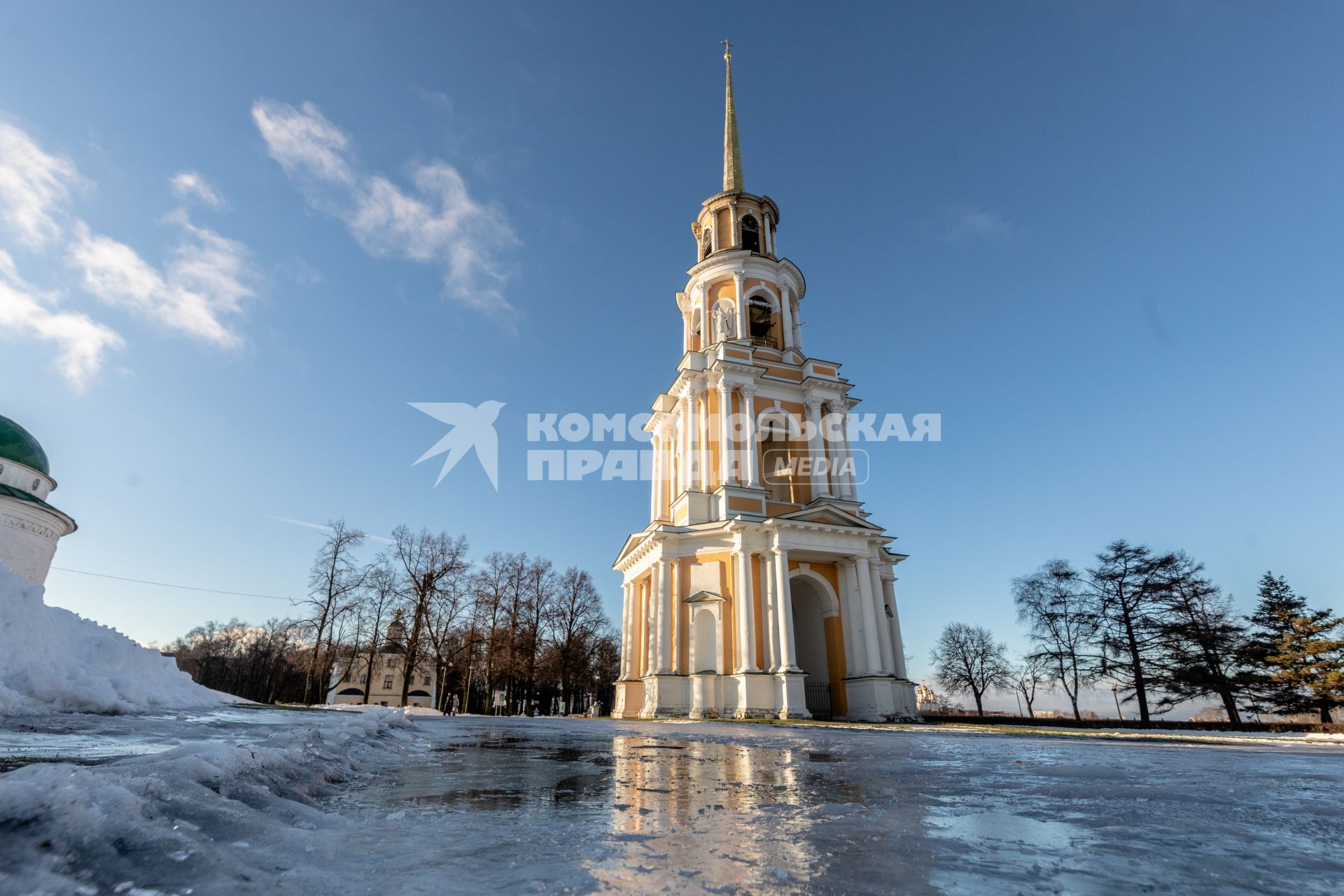 Рязань. Соборная колокольня  Рязанского кремля.