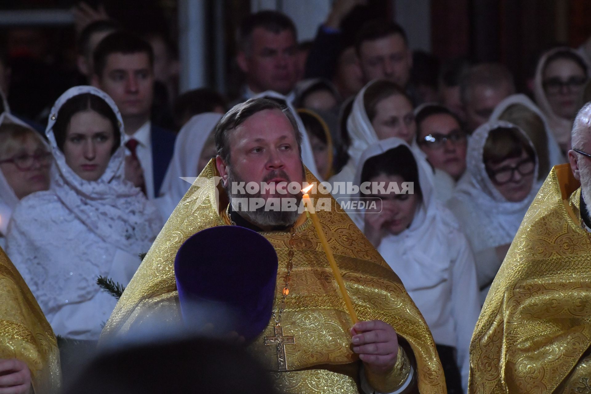 Москва. Во время  Рождественского богослужения в храме Христа Спасителя в Москве.