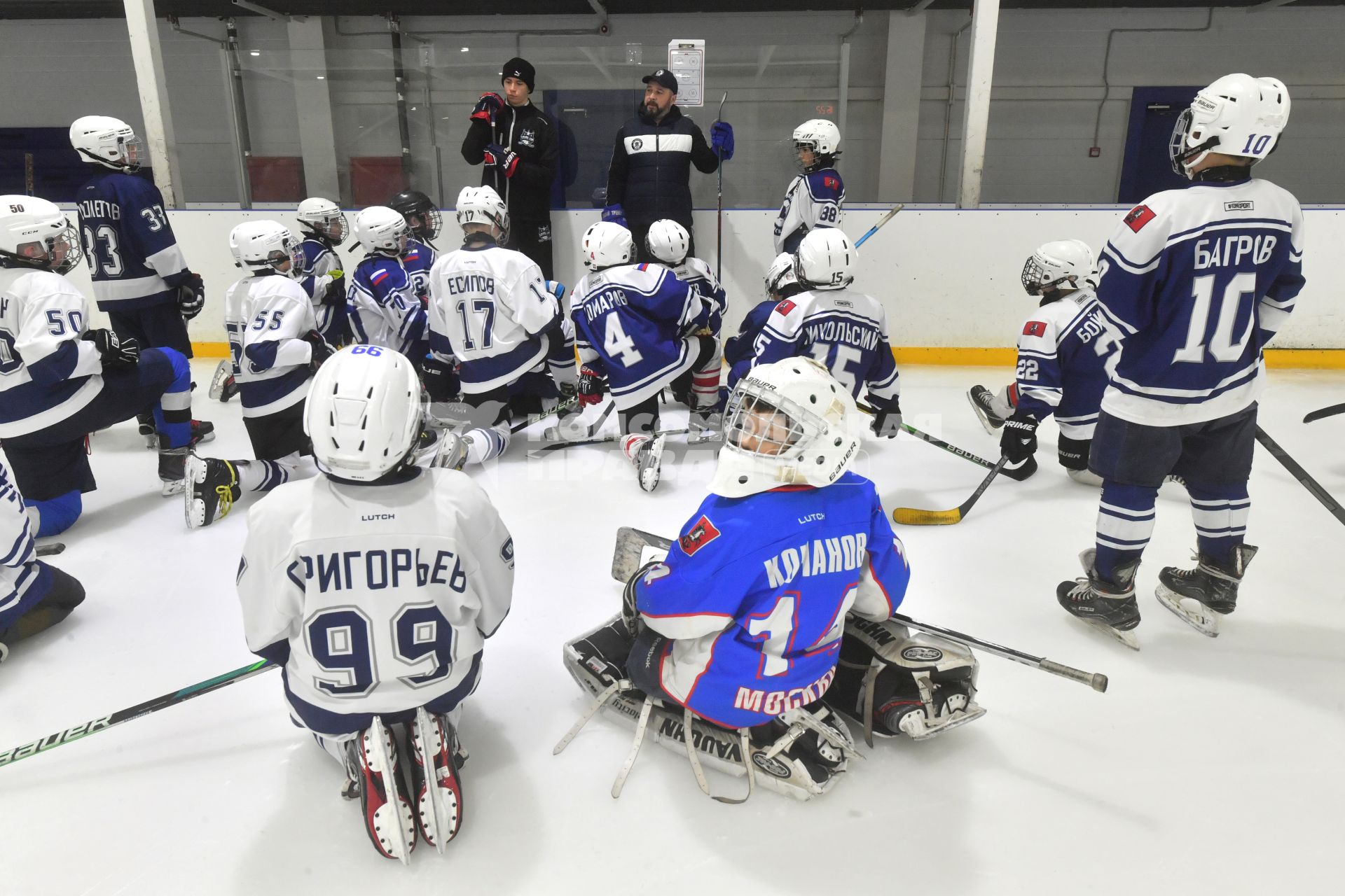 Москва. Сборы 10-летних воспитанников команды `Вымпел` Московской академии хоккея перед играми на первенство столицы.