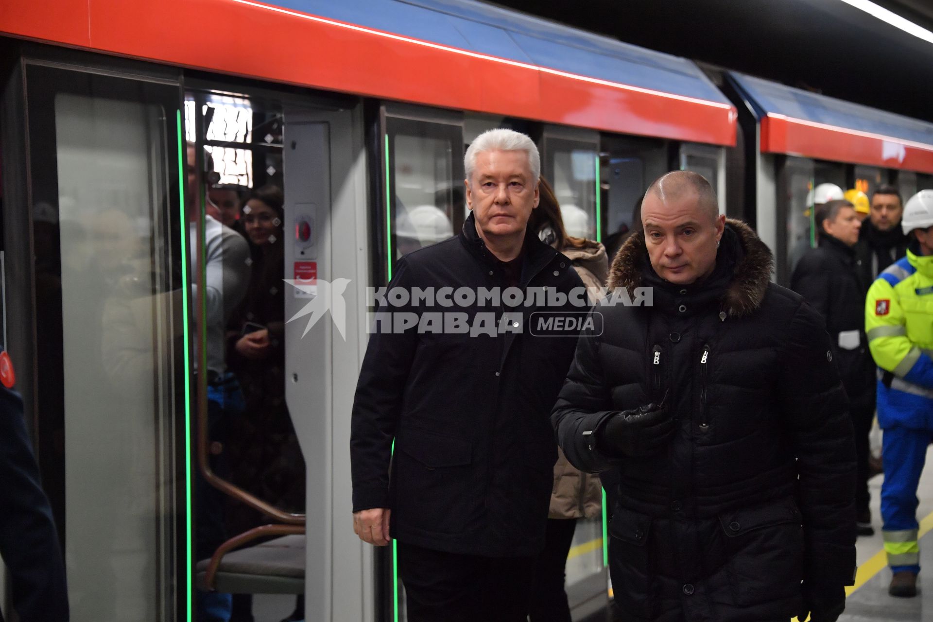 Москва. Мэр Москвы Сергей Собянин (слева)  во время технического запуска последнего восточного участка Большой кольцевой линии (БКЛ) Московского метрополитена .