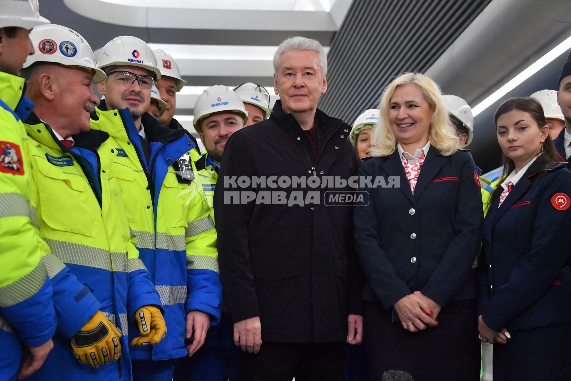 Москва. Мэр Москвы Сергей Собянин (в центре)   во время технического запуска последнего восточного участка Большой кольцевой линии (БКЛ) Московского метрополитена на станции `Текстильщики`.