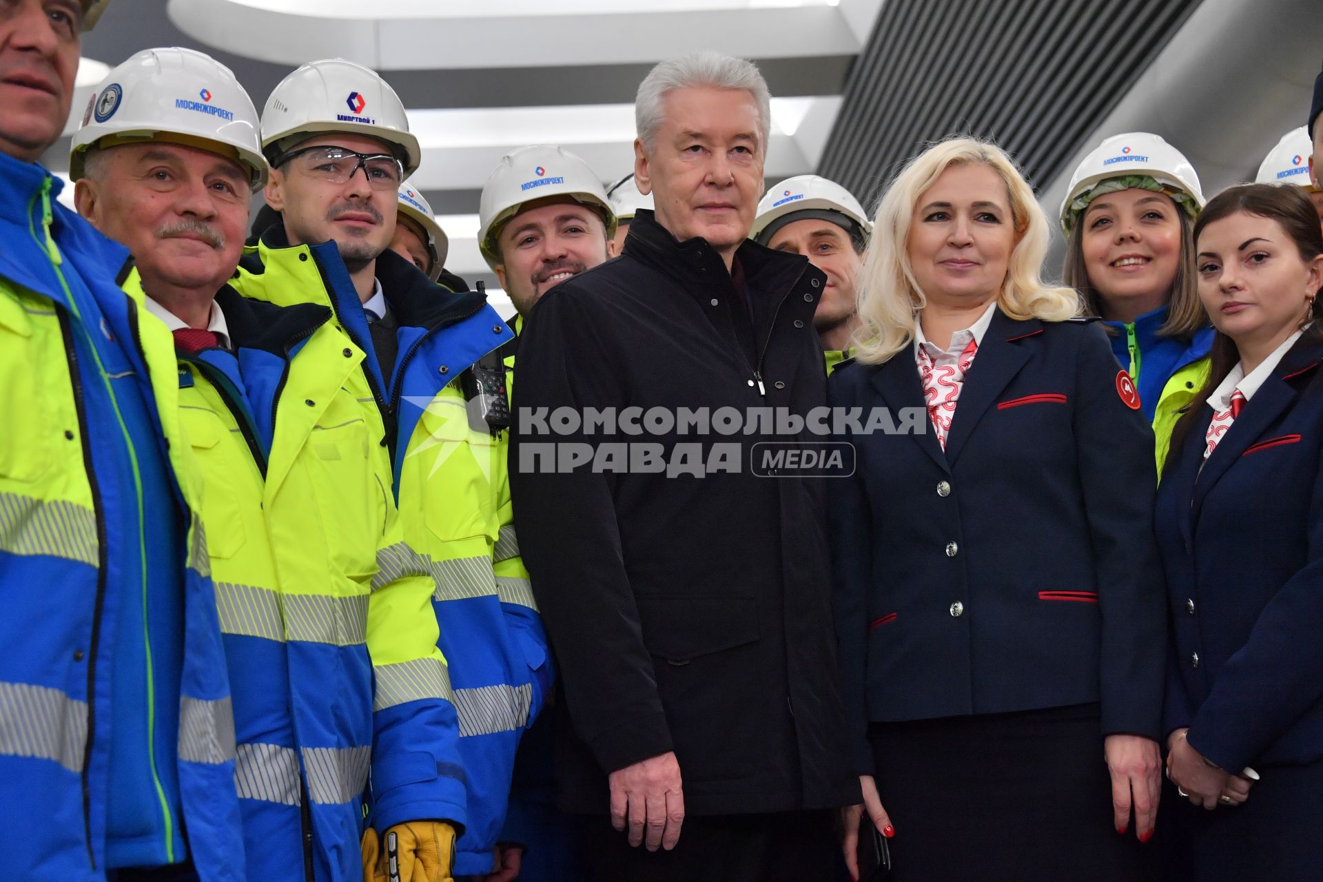 Москва. Мэр Москвы Сергей Собянин (в центре)   во время технического запуска последнего восточного участка Большой кольцевой линии (БКЛ) Московского метрополитена на станции `Текстильщики`.