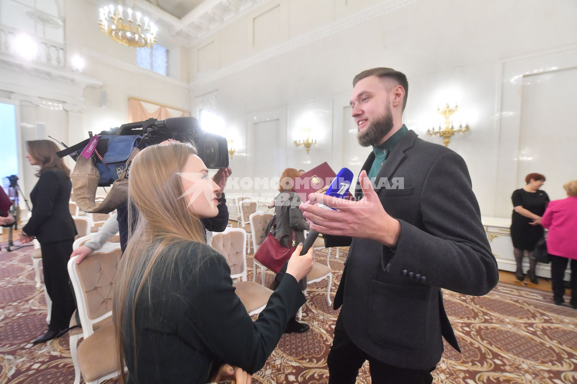 Москва. Корреспондент КП Андрей Абрамов награжден премией города Москвы в области журналистики (2022 год) за освещение вопросов развития городского транспорта и социально значимых проектов столицы.