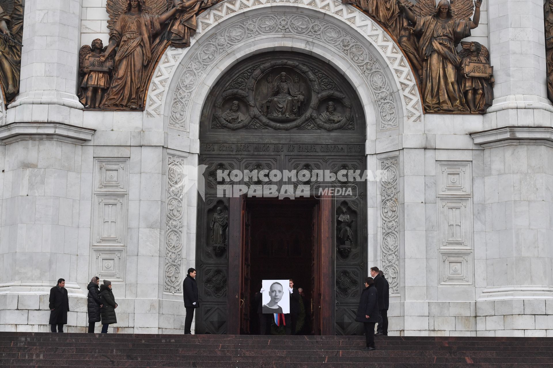 Москва. Церемония прощания с народной артисткой СССР Инной Чуриковой в храме Христа Спасителя.