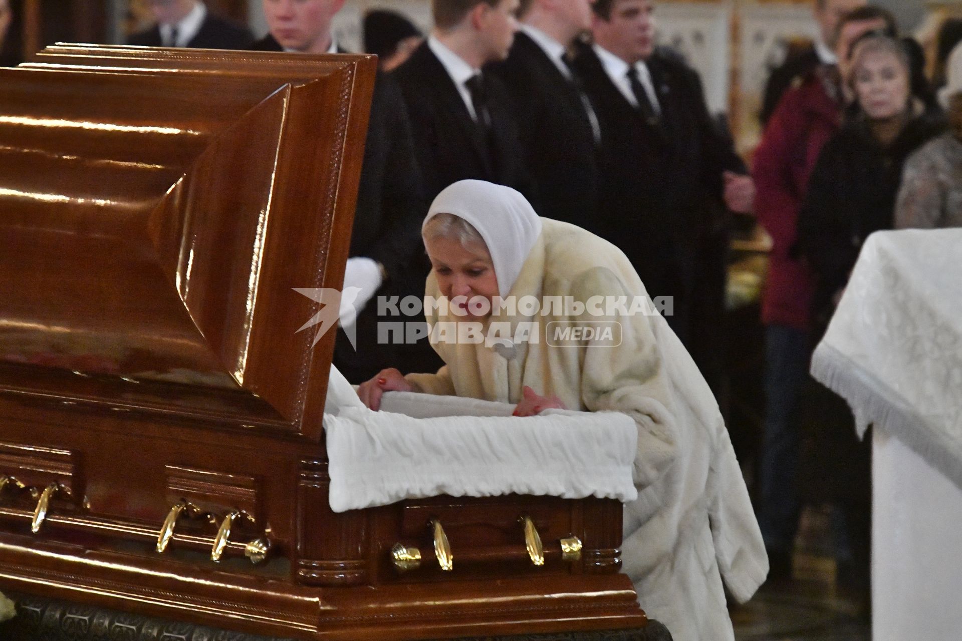 Москва. Актриса Людмила Поргина на церемонии прощания с народной артисткой СССР Инной Чуриковой в храме Христа Спасителя.