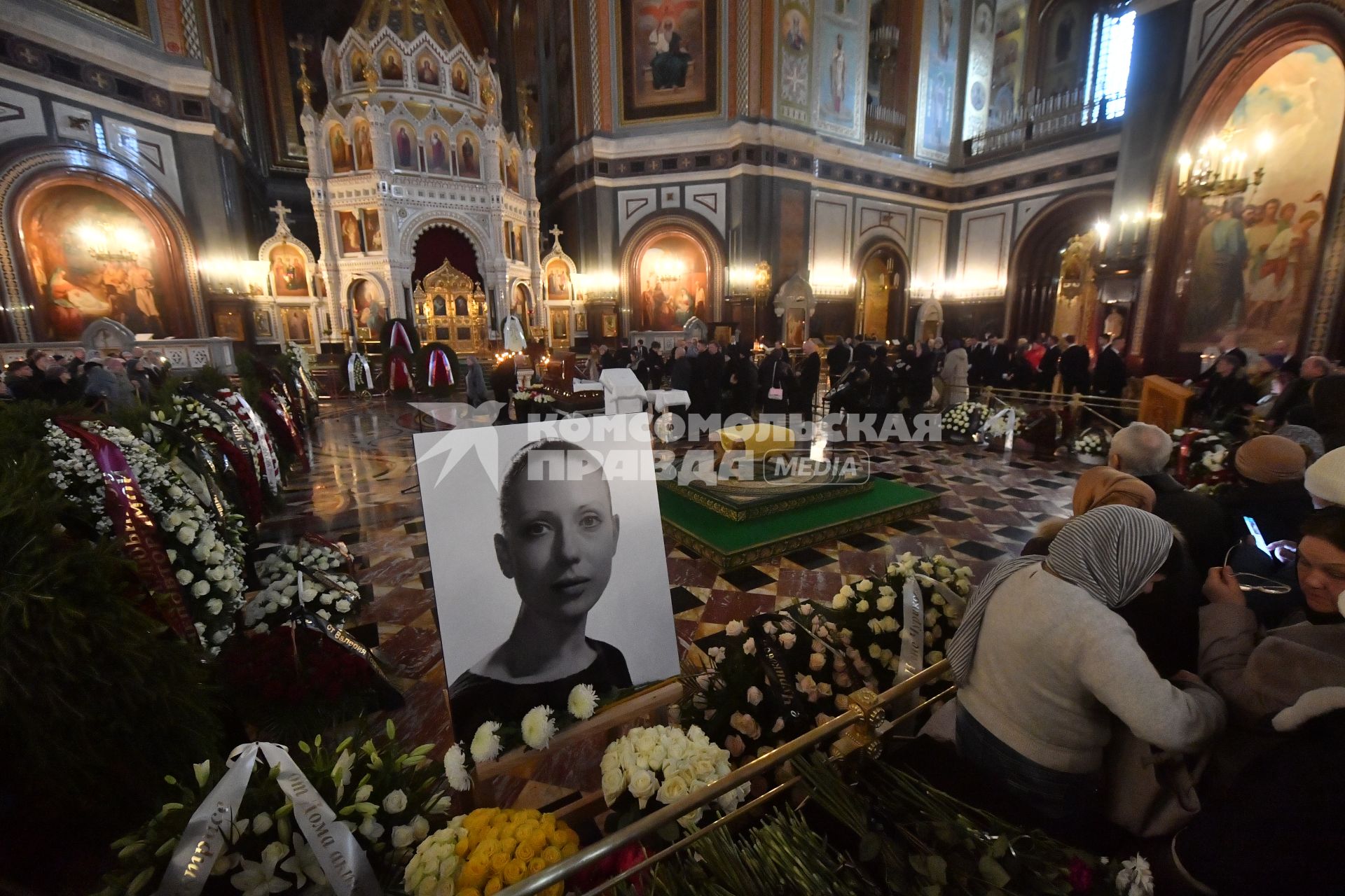 Москва. Церемония прощания с народной артисткой СССР Инной Чуриковой в храме Христа Спасителя.