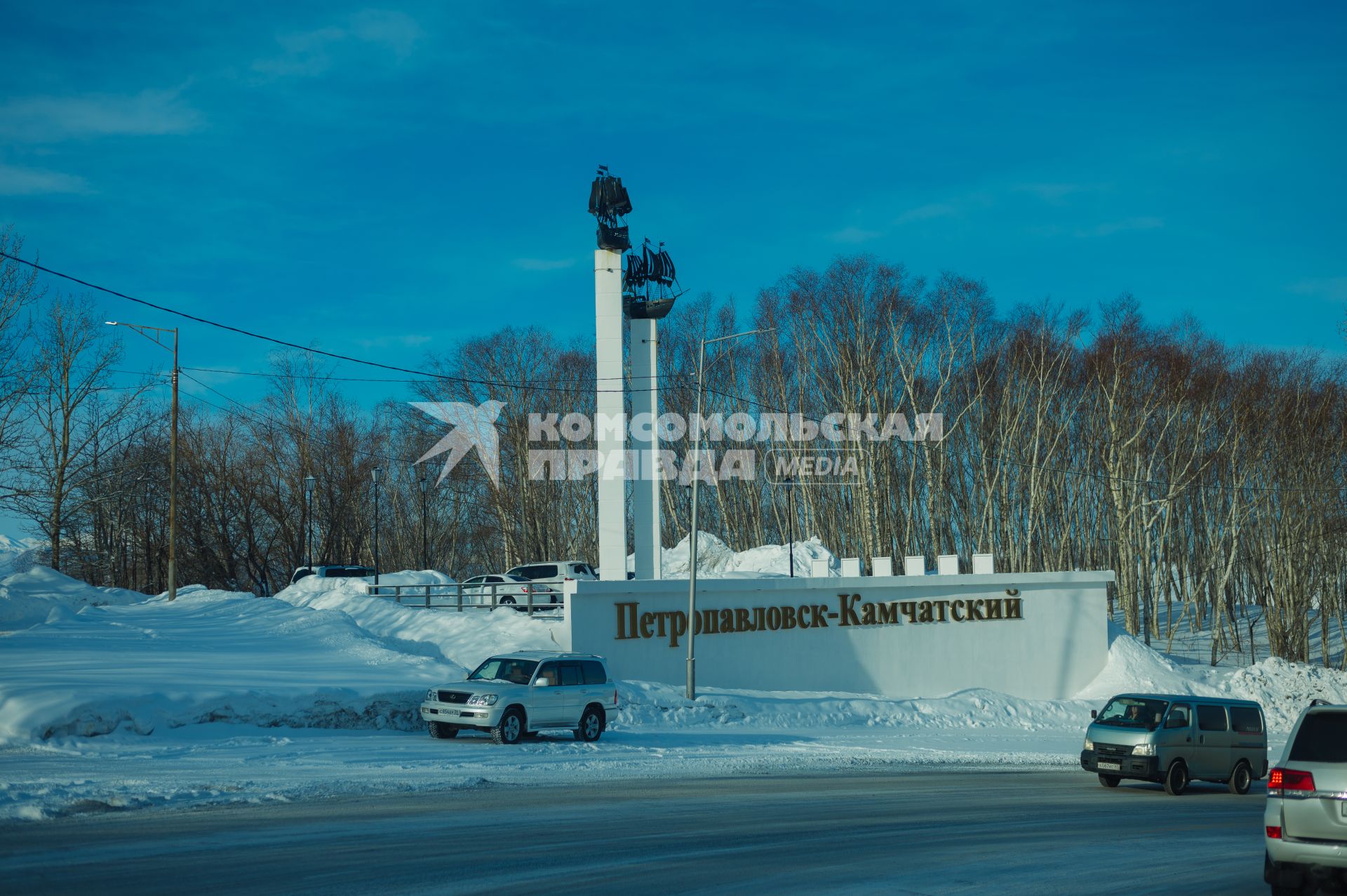 Камчатский край. Стела Петропавловск-Камчатский у  въезда в город.