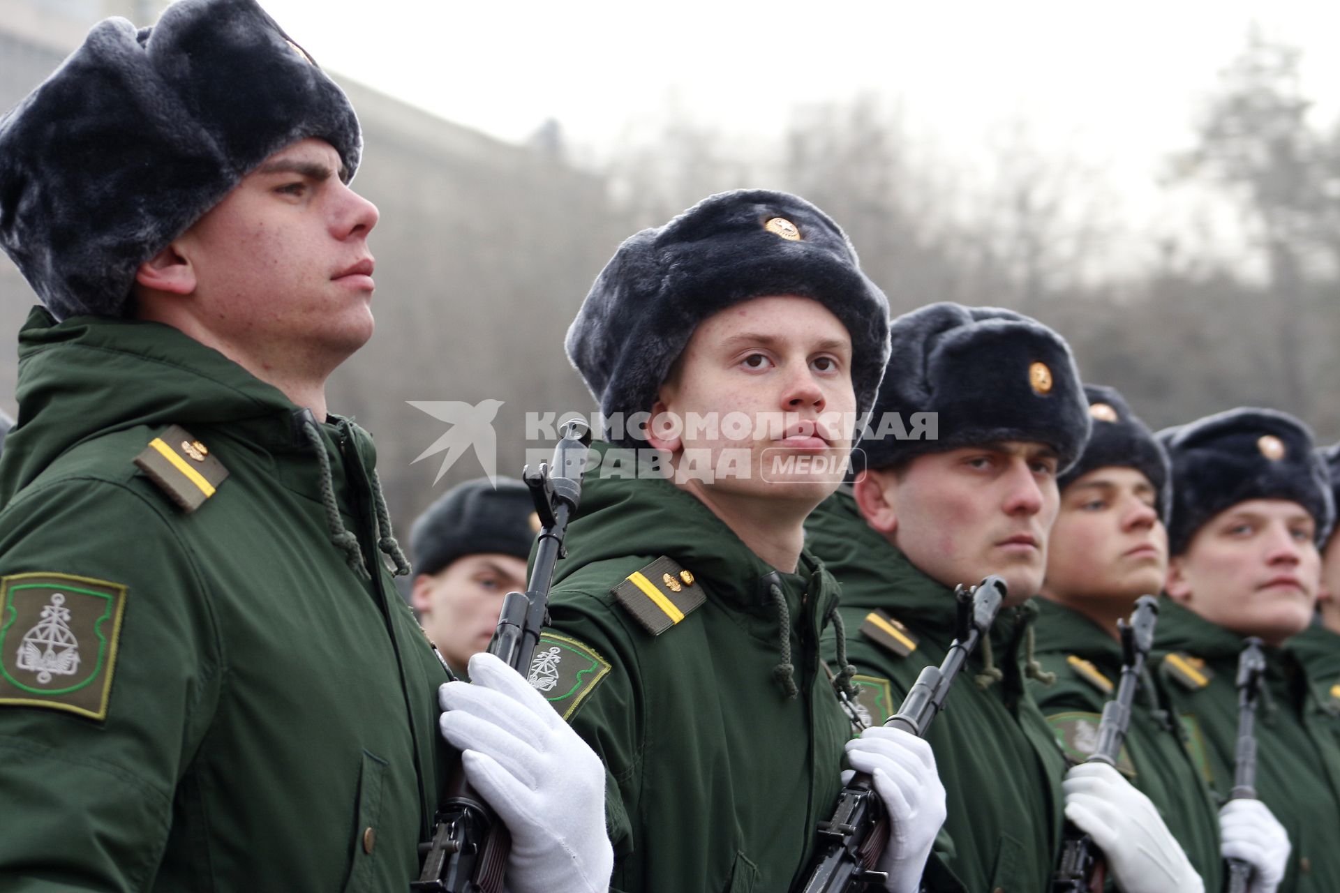 Волгоград. Участники парада войсковых частей Волгоградского территориального гарнизона в честь 80-летия победы в Сталинградской битве на площади Павших Борцов.