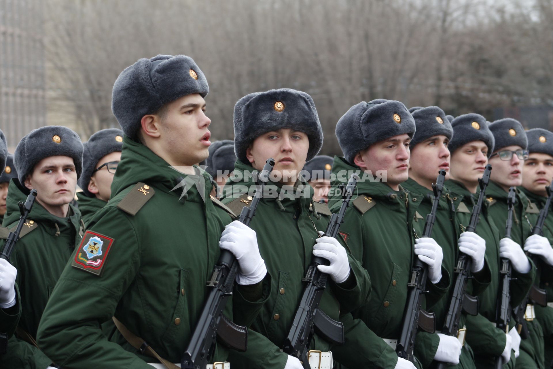 Волгоград. Участники парада войсковых частей Волгоградского территориального гарнизона в честь 80-летия победы в Сталинградской битве на площади Павших Борцов.