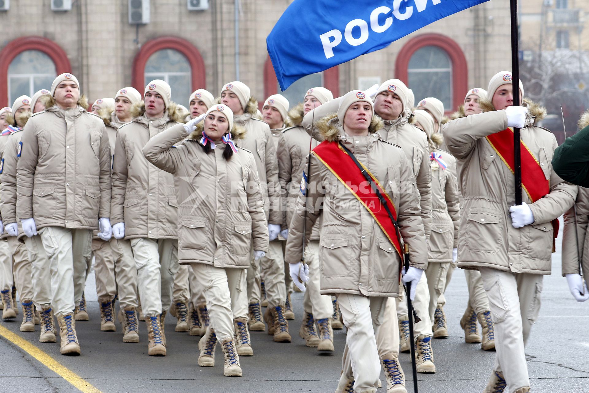 Волгоград. Участники парада войсковых частей Волгоградского территориального гарнизона в честь 80-летия победы в Сталинградской битве на площади Павших Борцов.