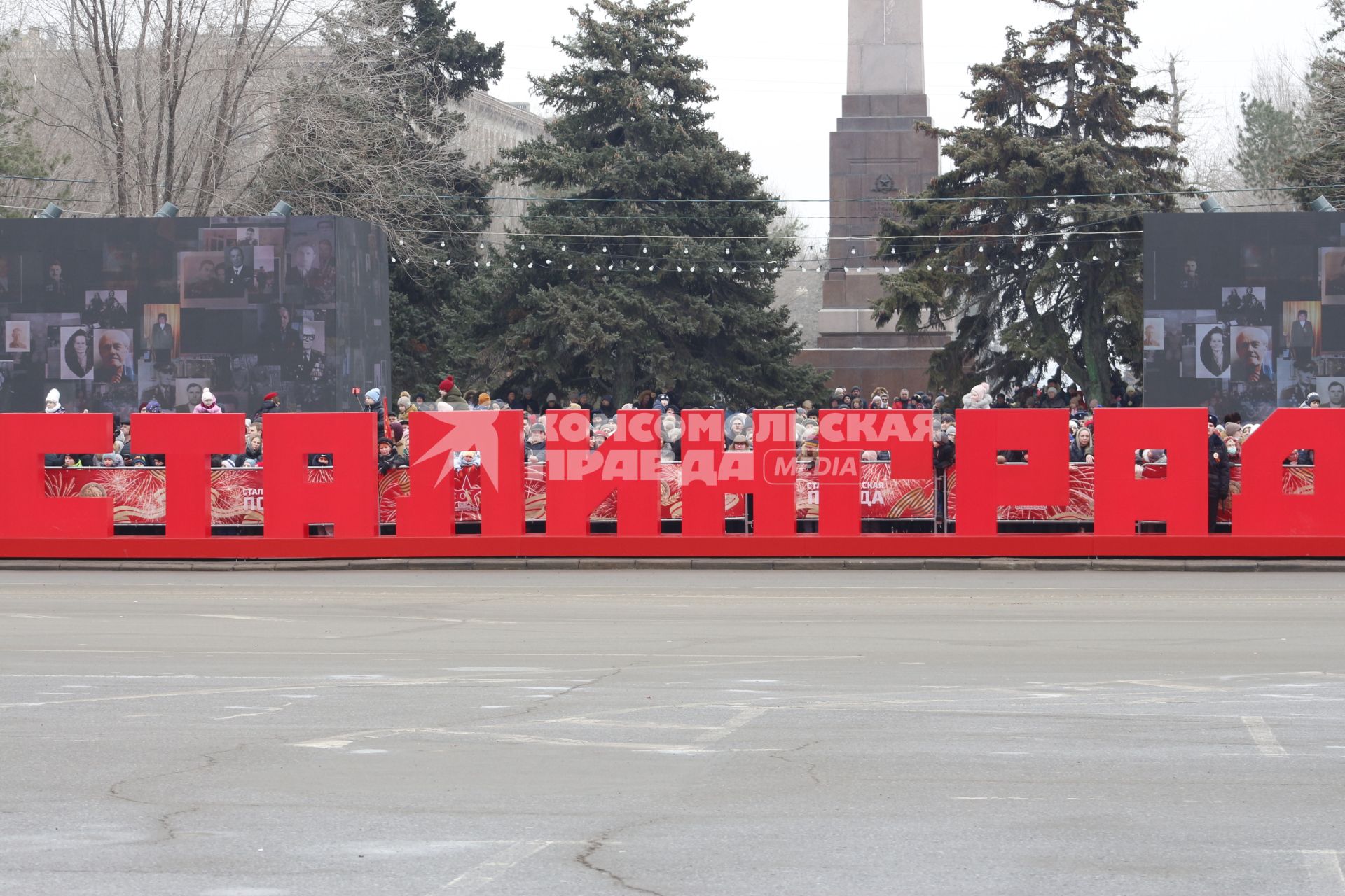 Волгоград. Парад войсковых частей Волгоградского территориального гарнизона в честь 80-летия победы в Сталинградской битве на площади Павших Борцов.