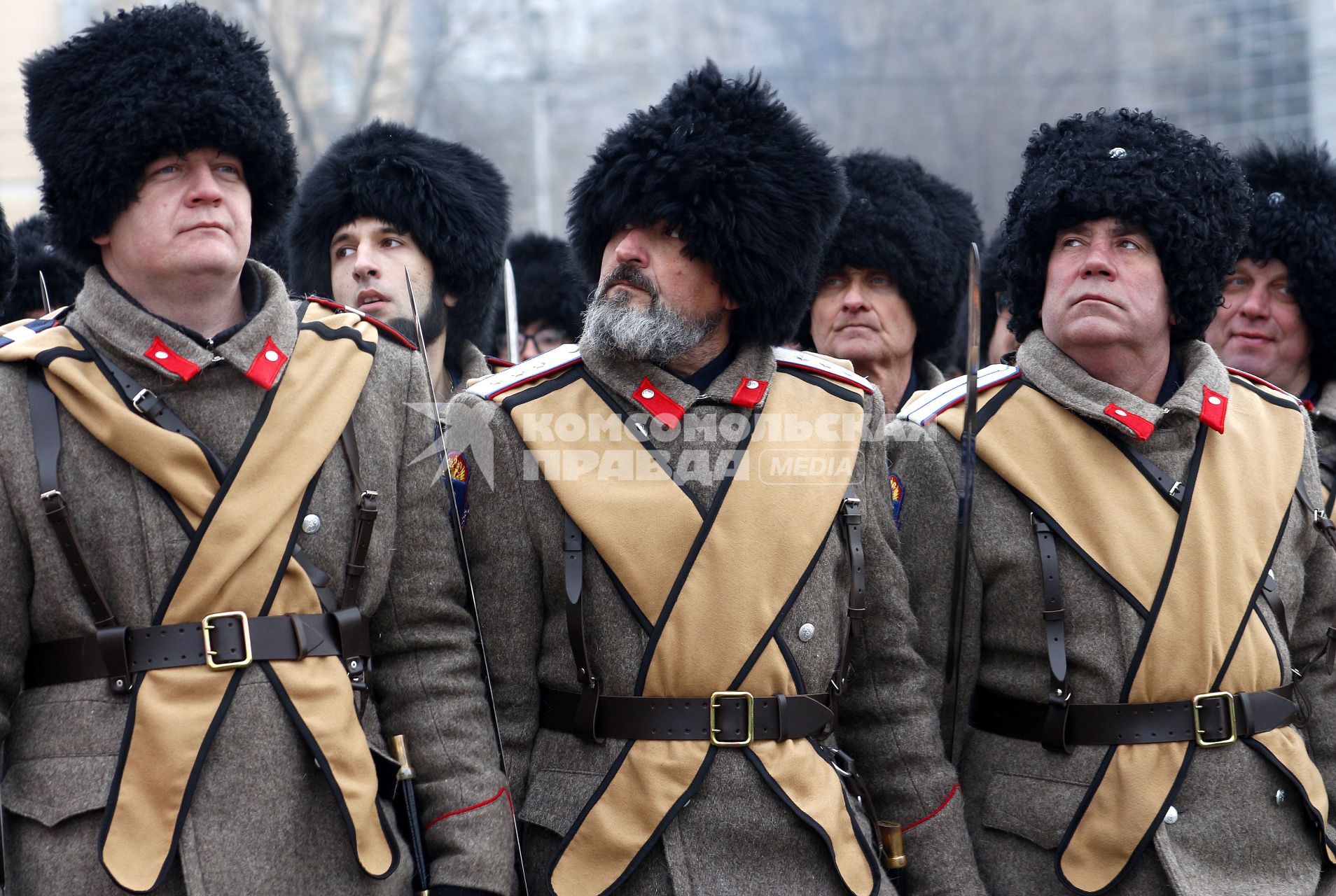 Волгоград. Участники парада войсковых частей Волгоградского территориального гарнизона в честь 80-летия победы в Сталинградской битве на площади Павших Борцов.