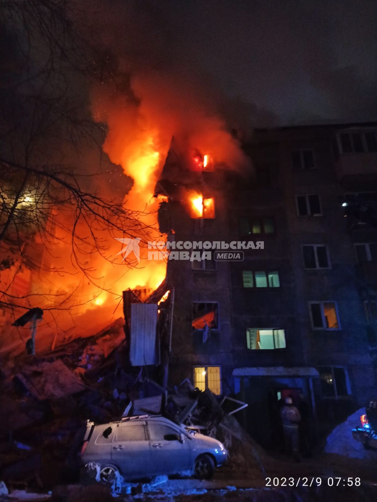 Новосибирск. Пожар в пятиэтажном жилом доме на улице Линейная, где в результате взрыва газа произошло обрушение подъезда.