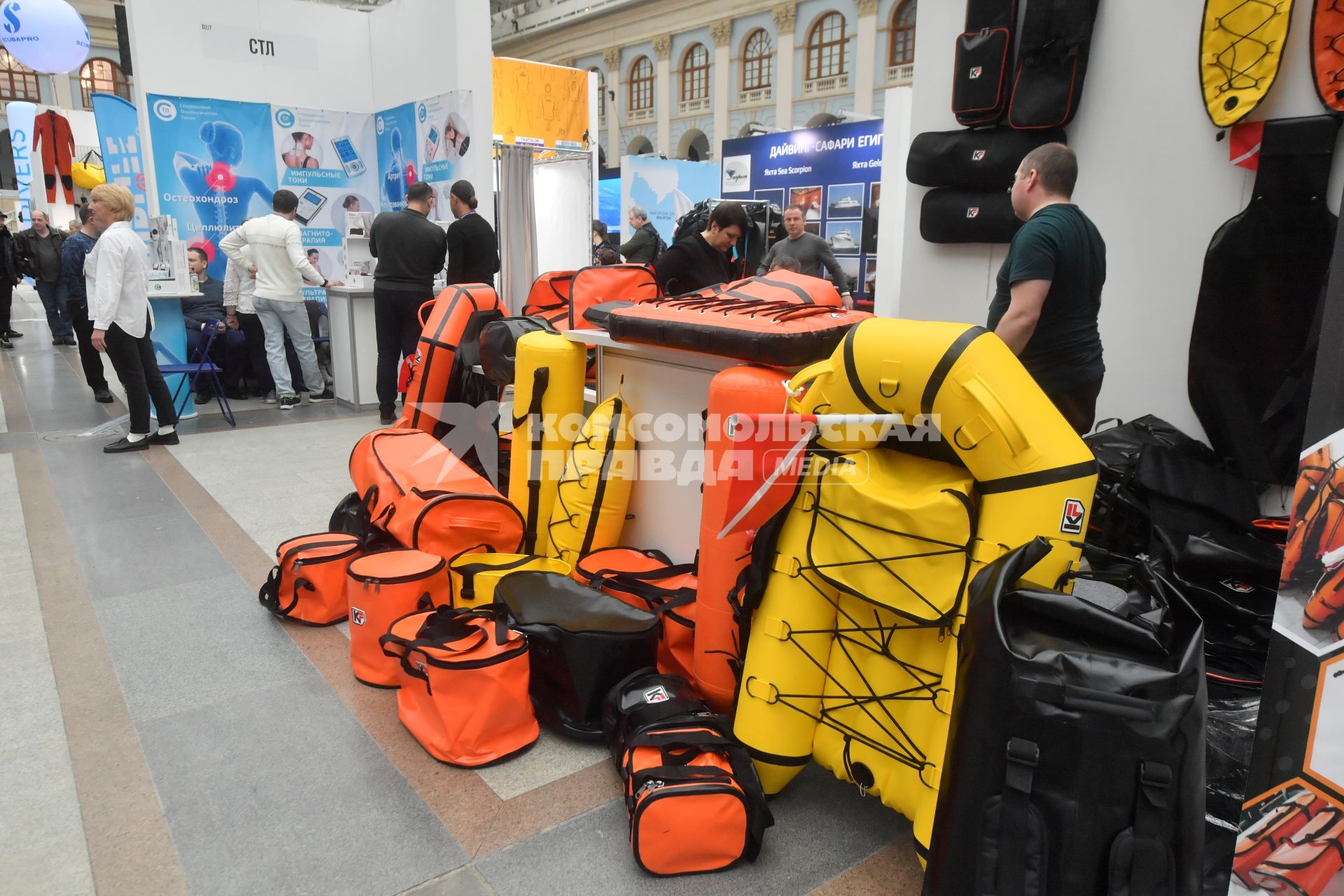 Москва. На выставке Moscow Dive Show  `Главная выставка водного человека` в Гостином дворе.