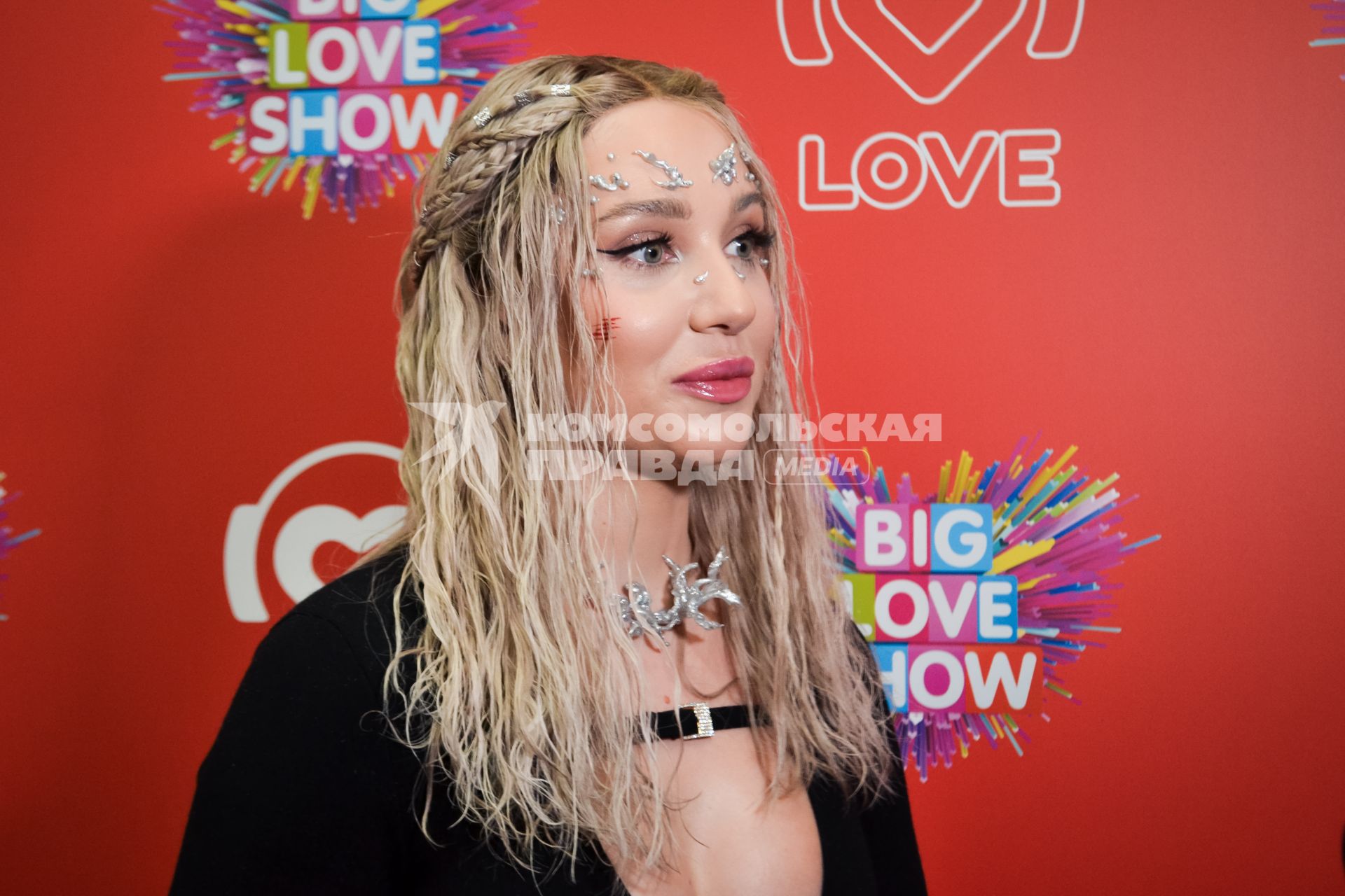 Москва. Певица MIA BOYKA перед началом Big Love Show 2023 на ВТБ Арене.